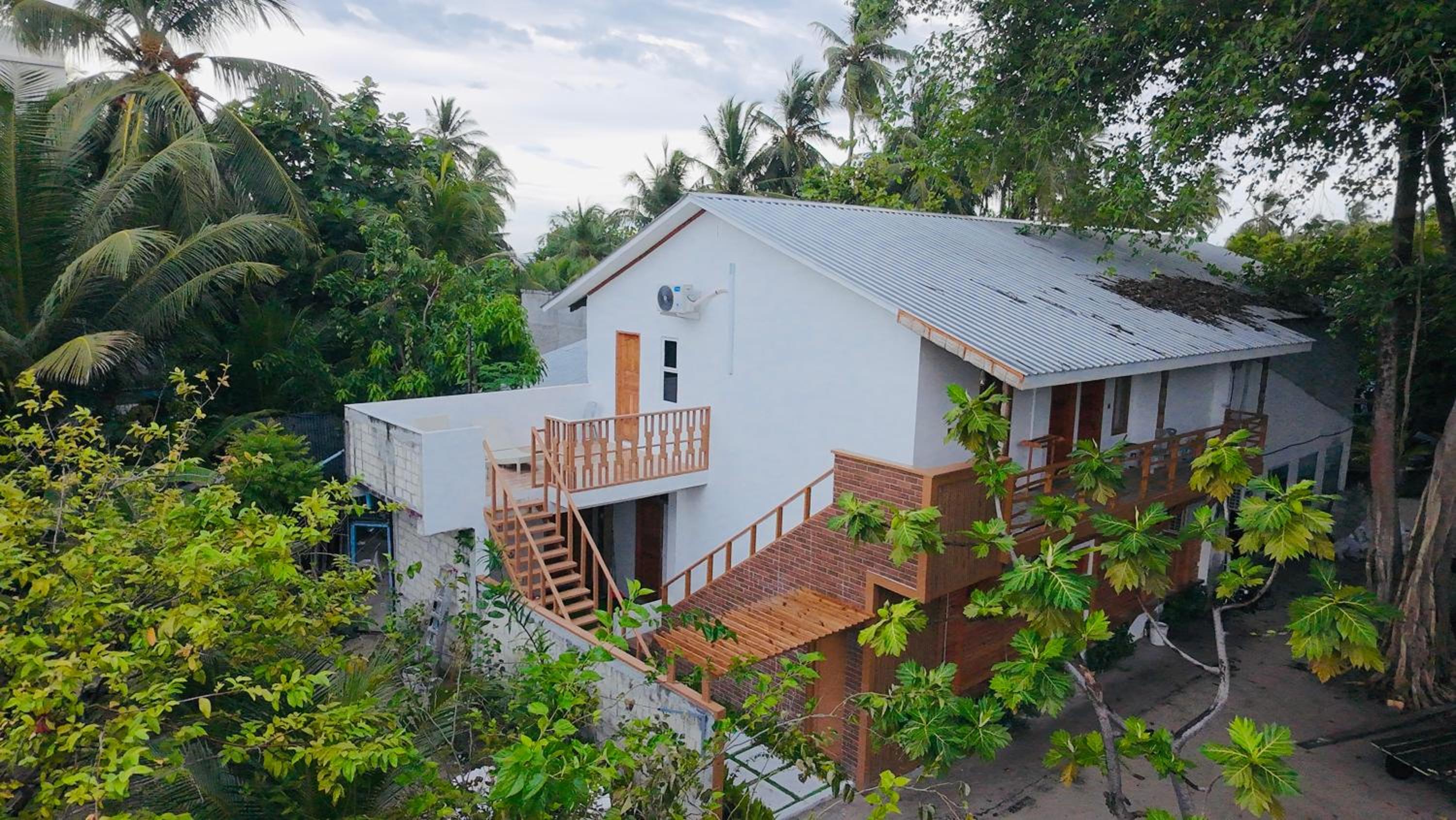 Eco Palm Mathiveri - Guest House with Complimentary Shared Kitchen & Laundry