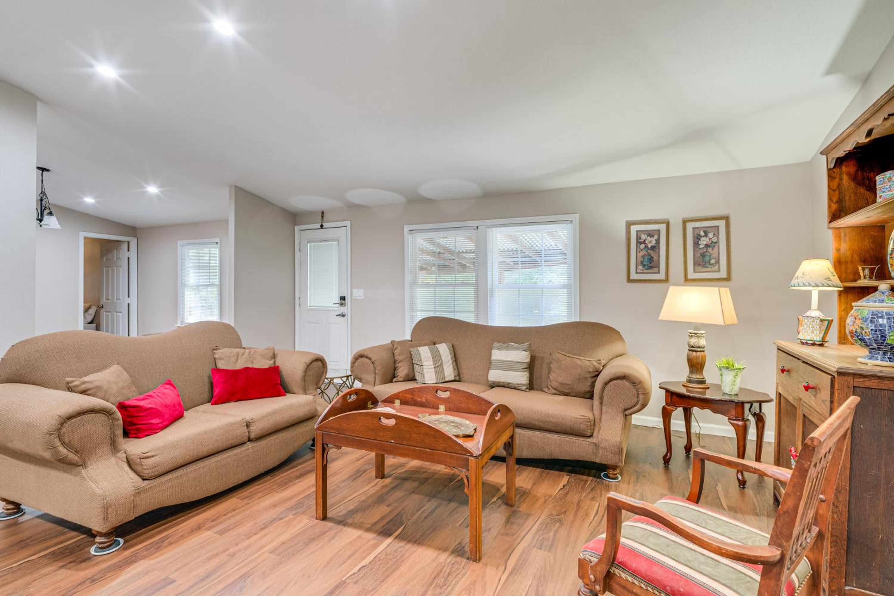 Hike and Relax Tranquil Wooded Escape in Hockley