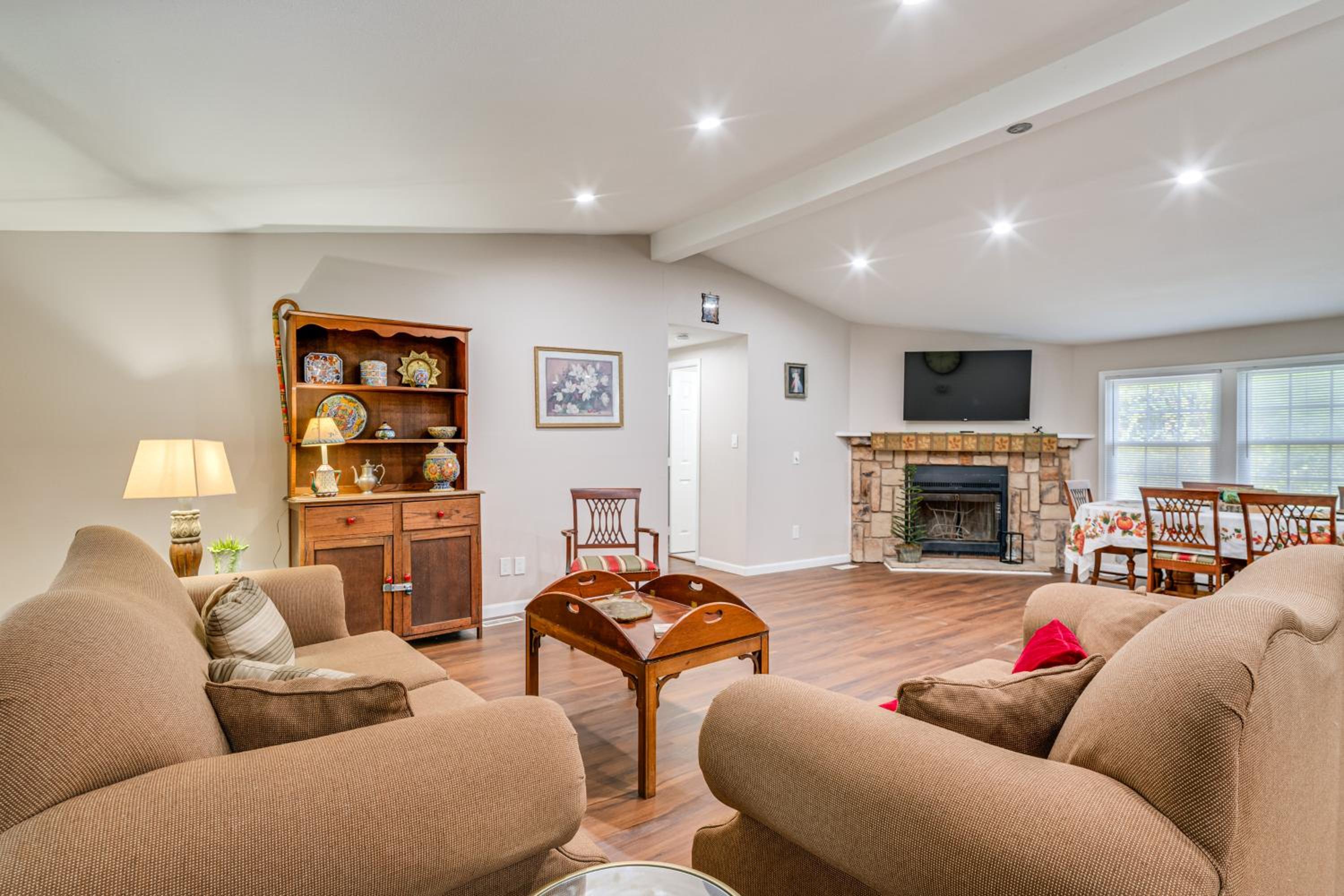 Hike and Relax Tranquil Wooded Escape in Hockley