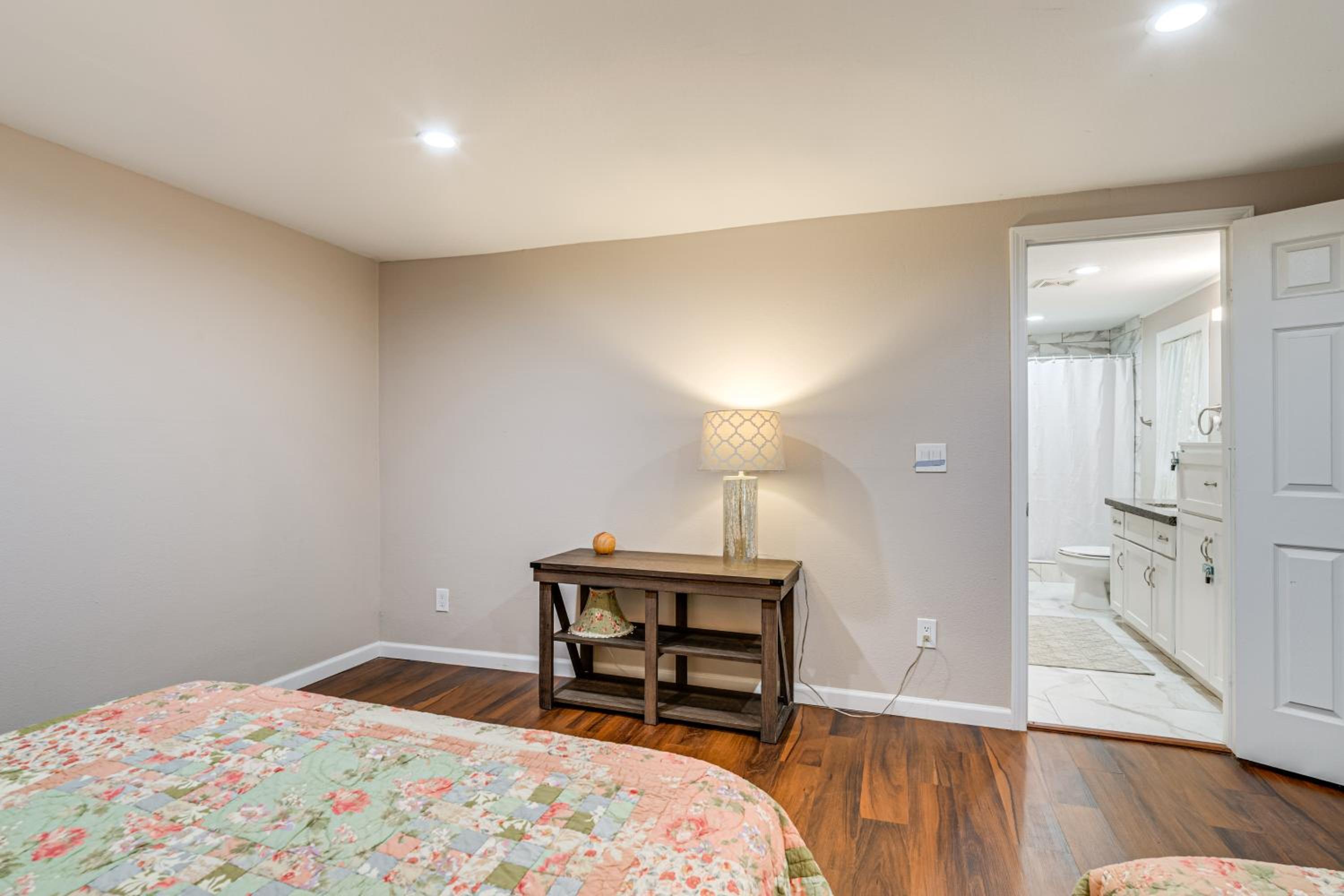 Hike and Relax Tranquil Wooded Escape in Hockley