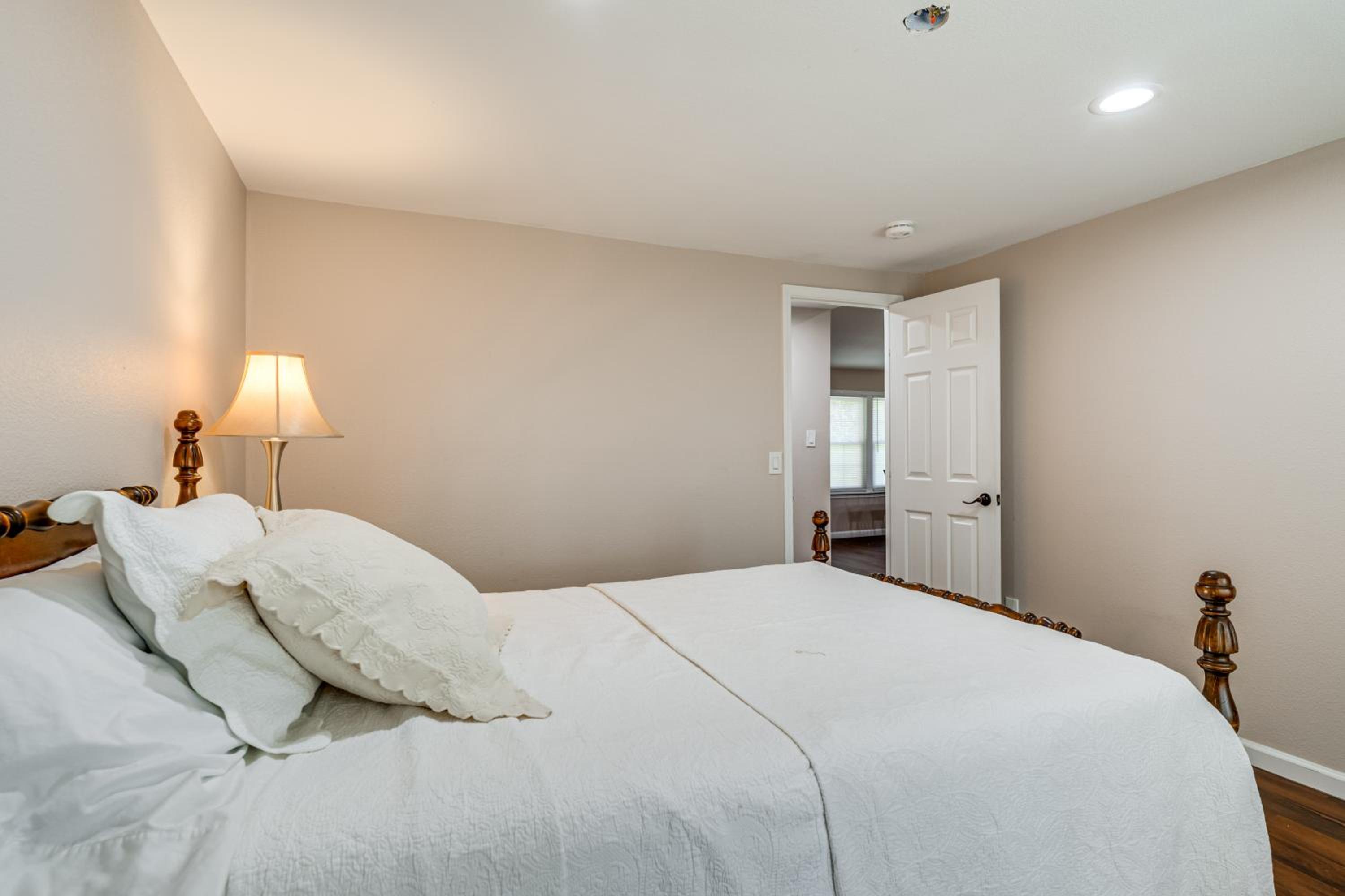 Hike and Relax Tranquil Wooded Escape in Hockley