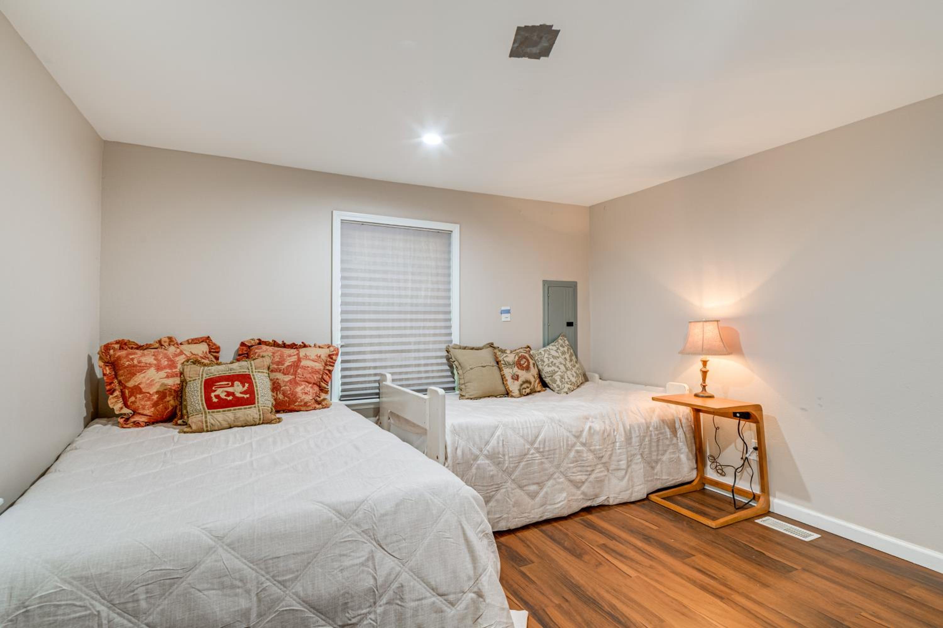 Hike and Relax Tranquil Wooded Escape in Hockley