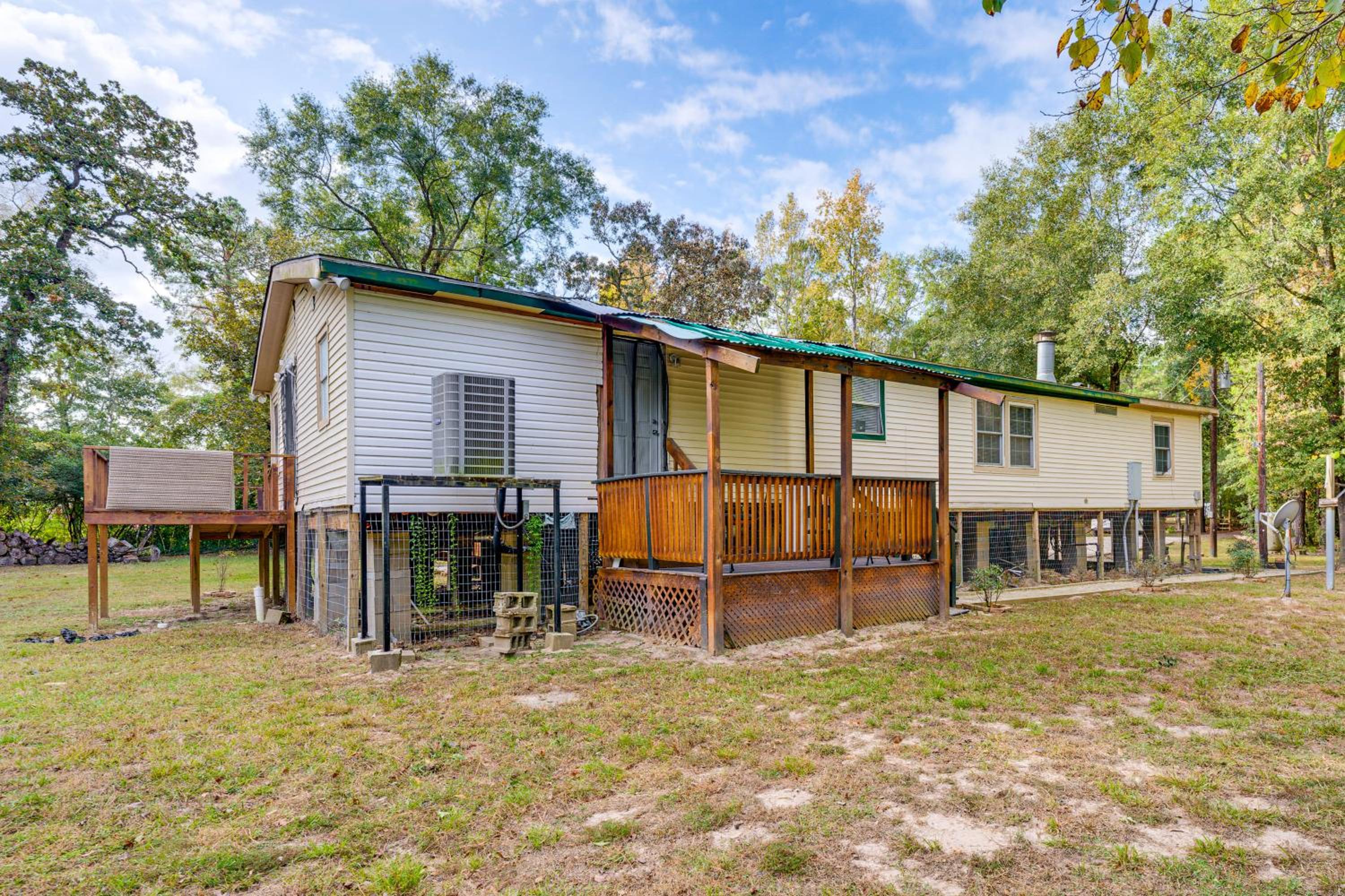 Hike and Relax Tranquil Wooded Escape in Hockley