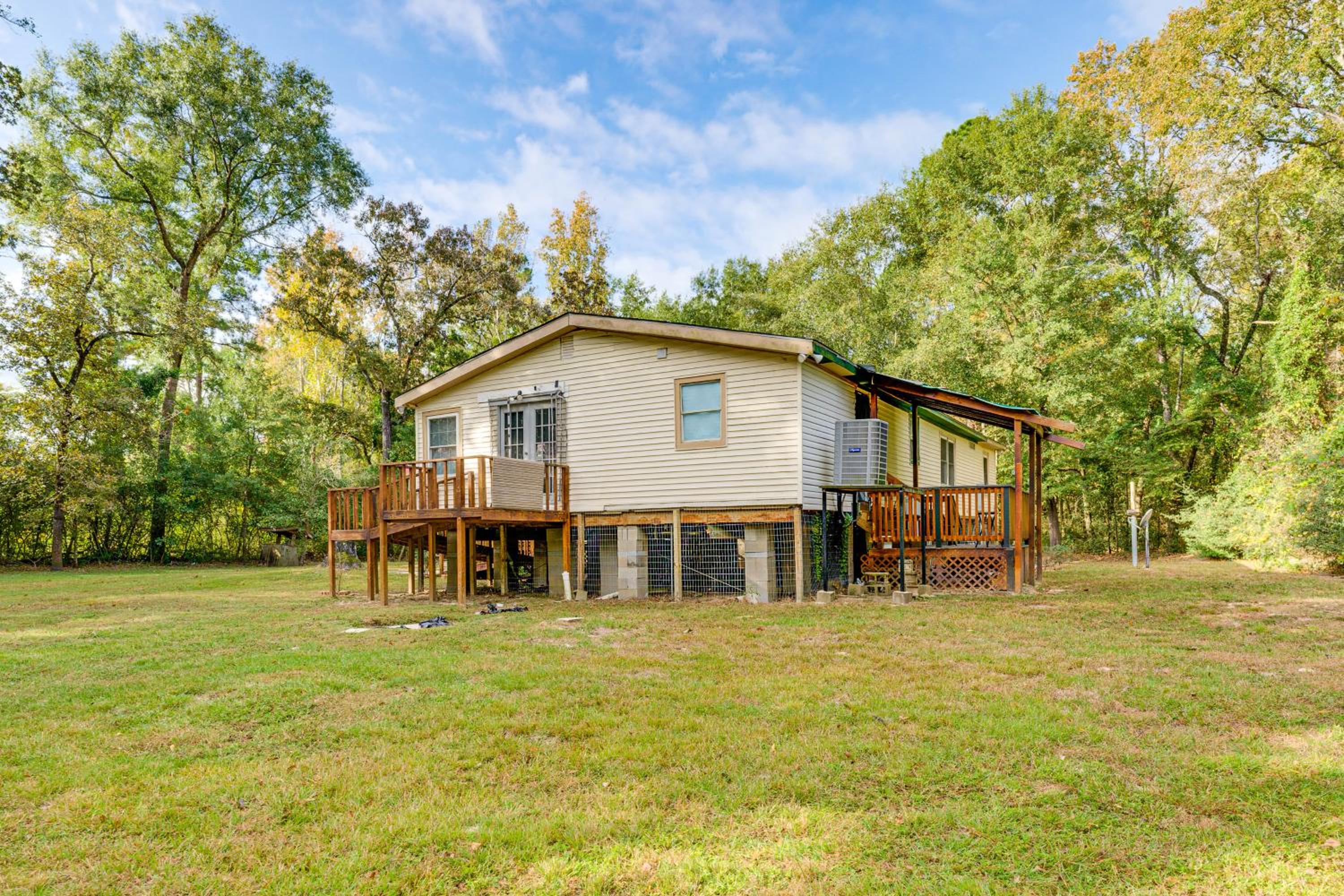 Hike and Relax Tranquil Wooded Escape in Hockley