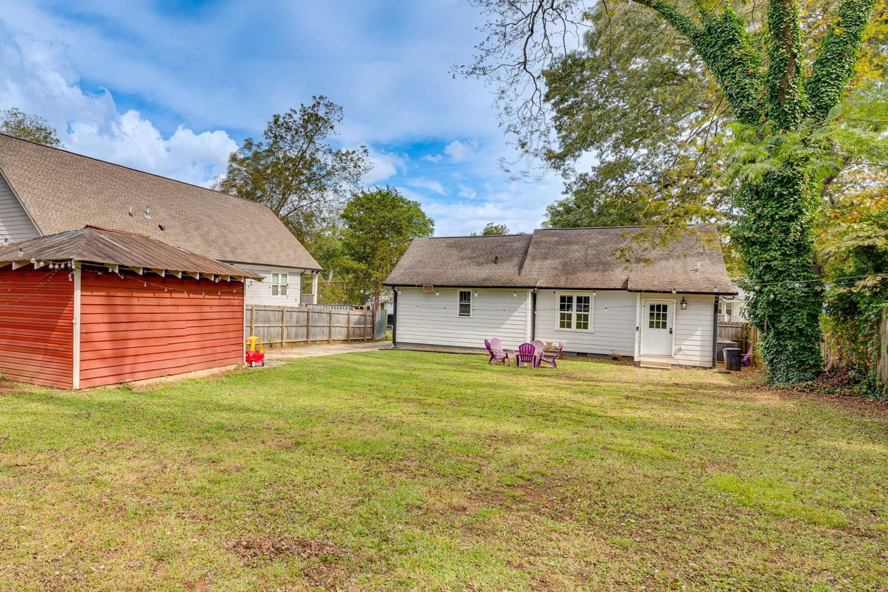 7 Mi to Dtwn Atlanta Family Home with Large Yard!