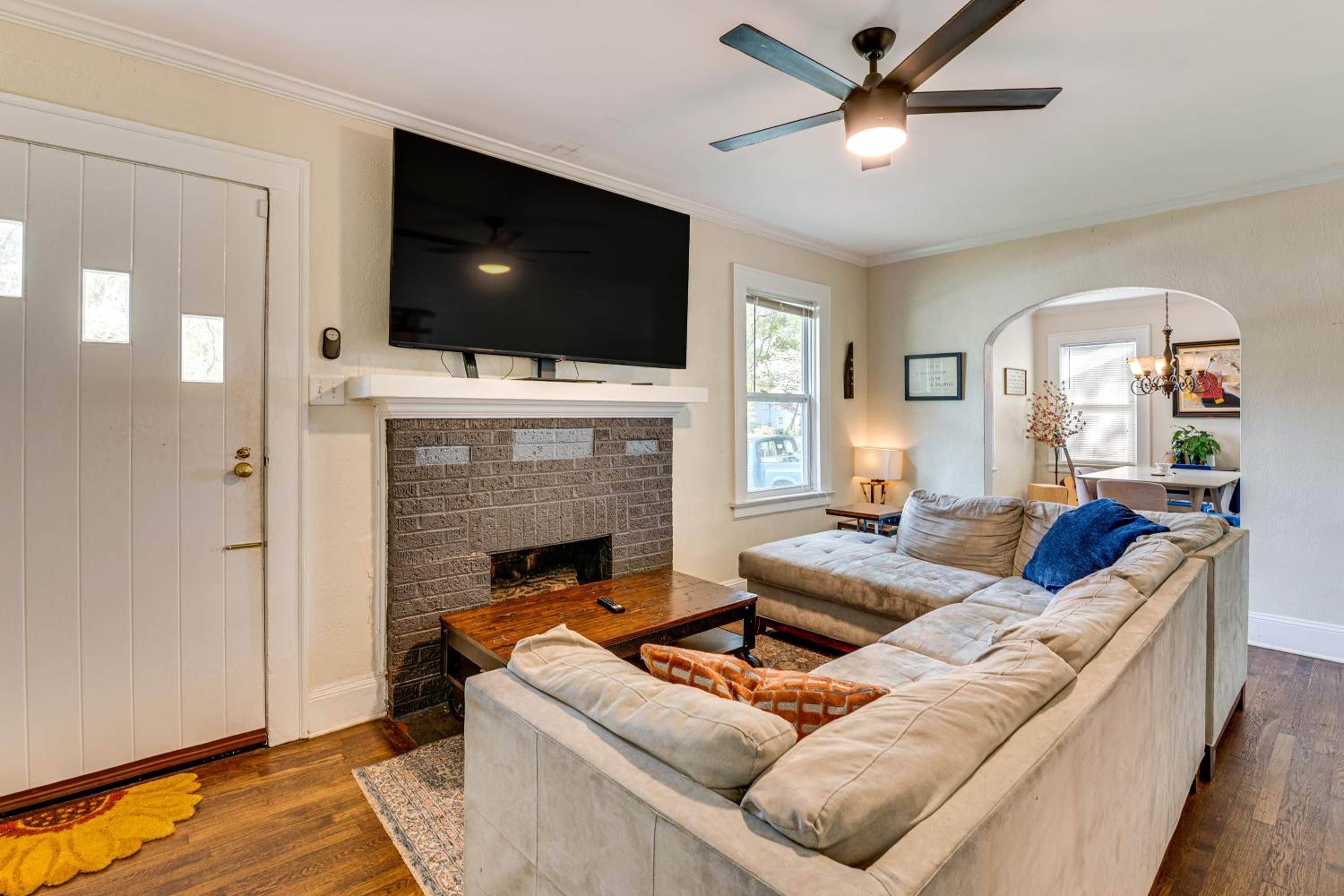 7 Mi to Dtwn Atlanta Family Home with Large Yard!
