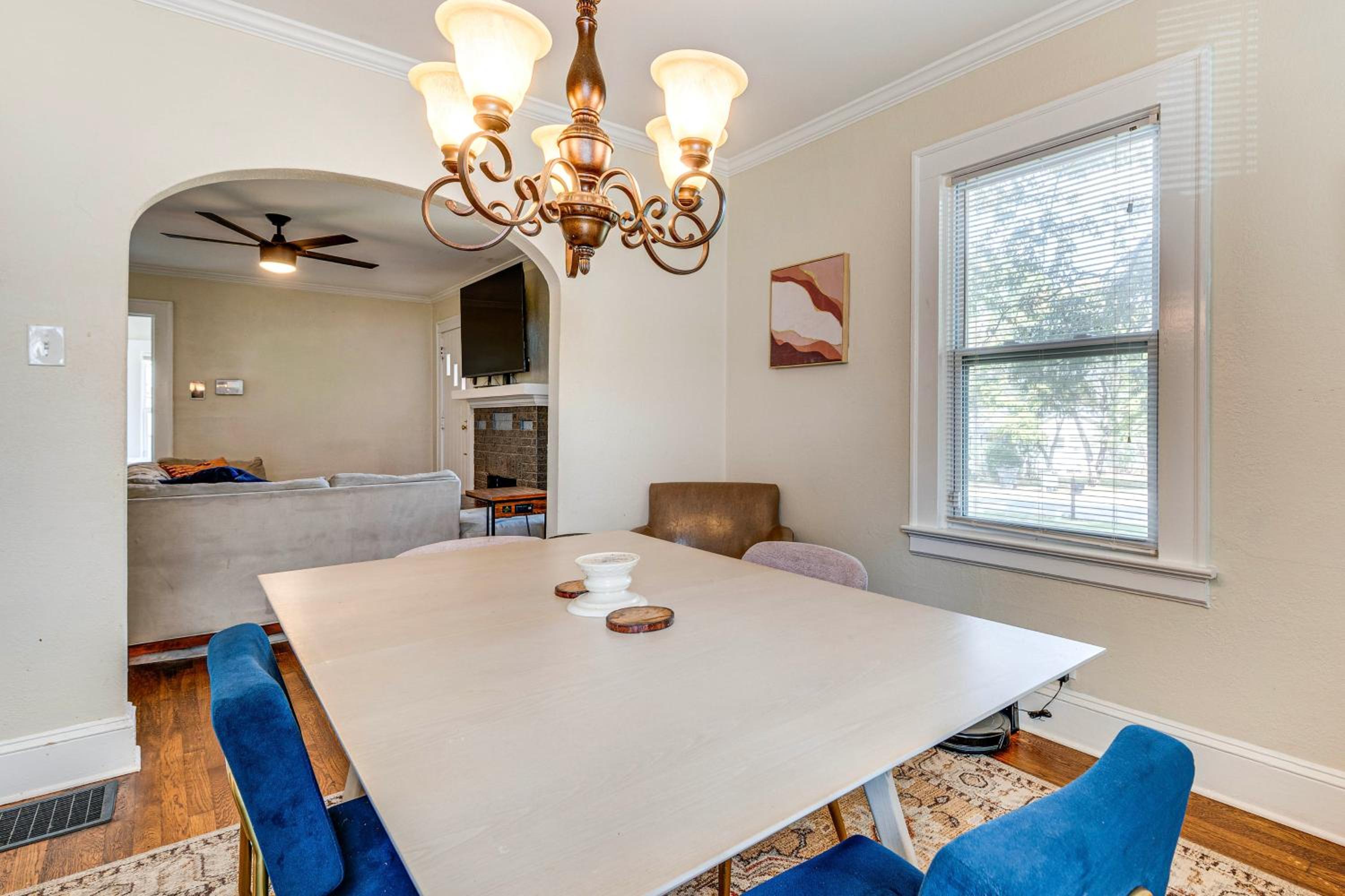 7 Mi to Dtwn Atlanta Family Home with Large Yard!