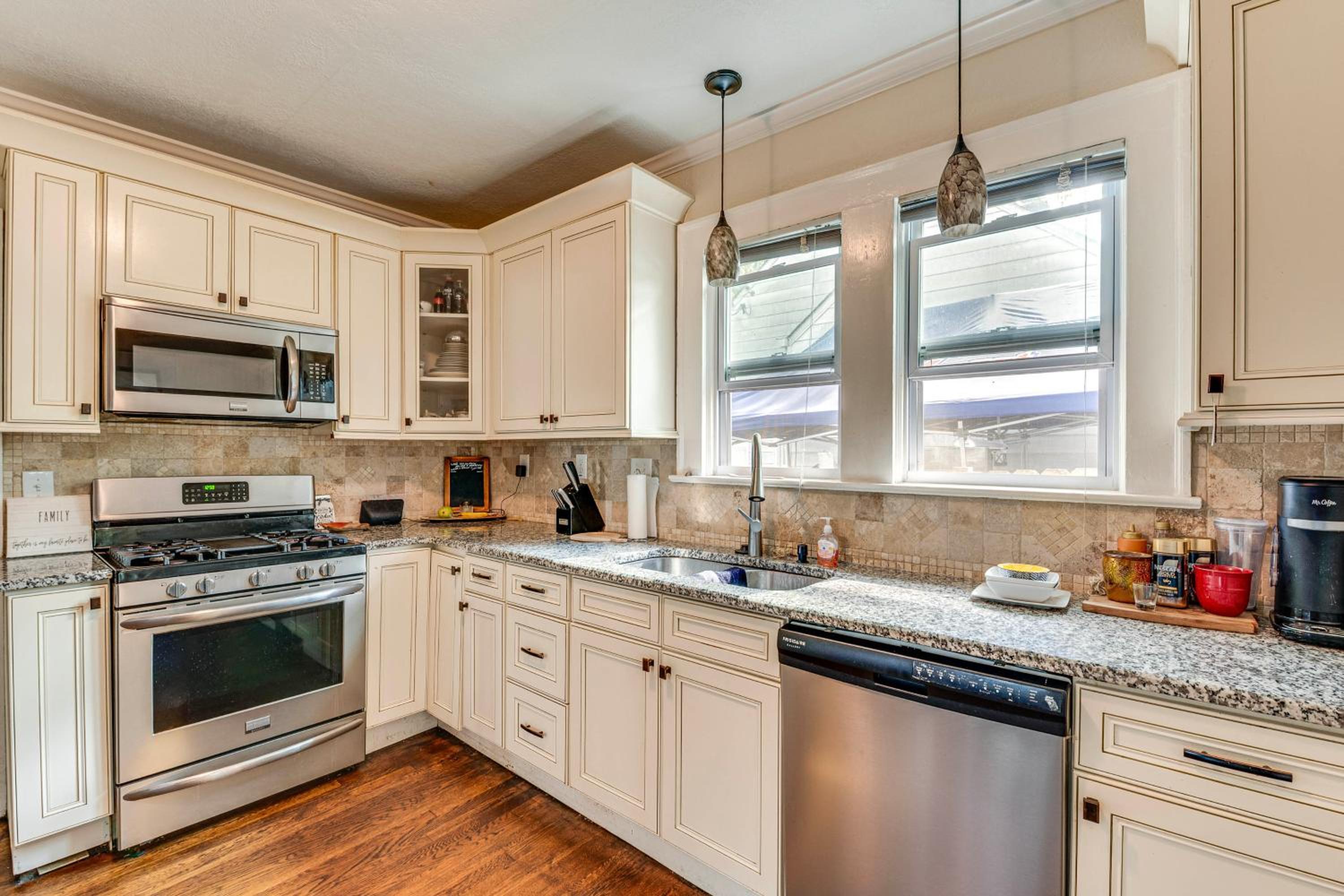 7 Mi to Dtwn Atlanta Family Home with Large Yard!