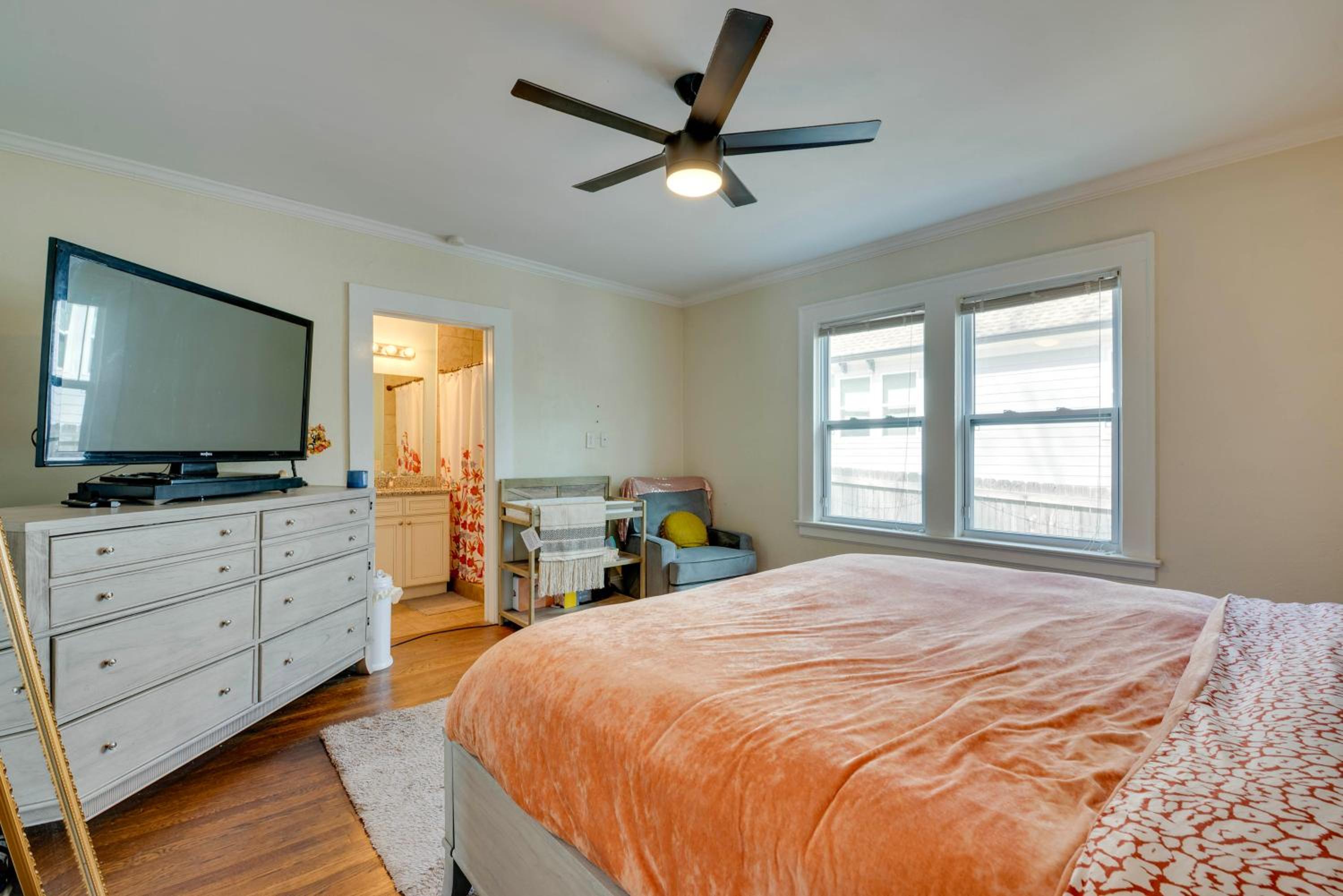 7 Mi to Dtwn Atlanta Family Home with Large Yard!