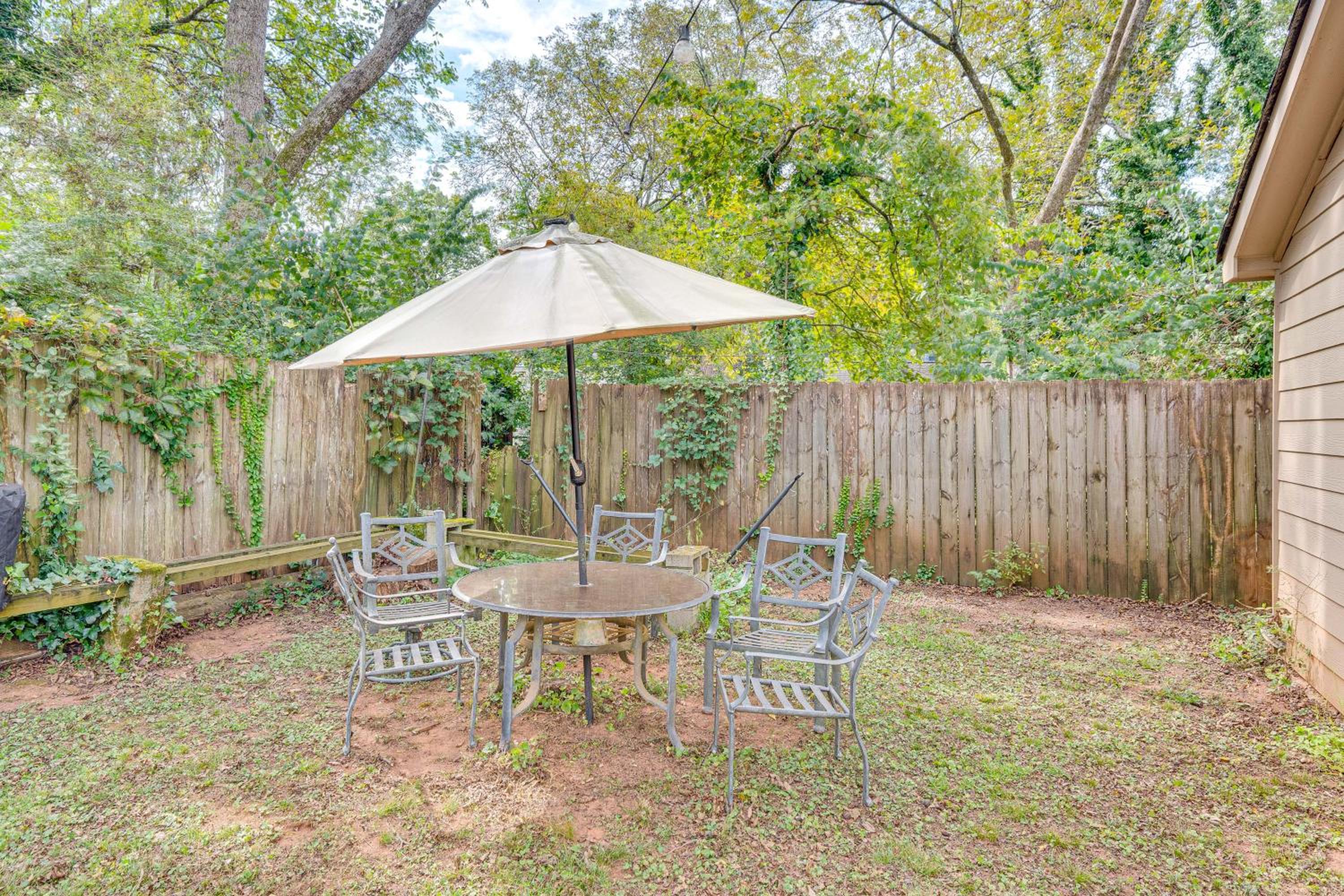 7 Mi to Dtwn Atlanta Family Home with Large Yard!