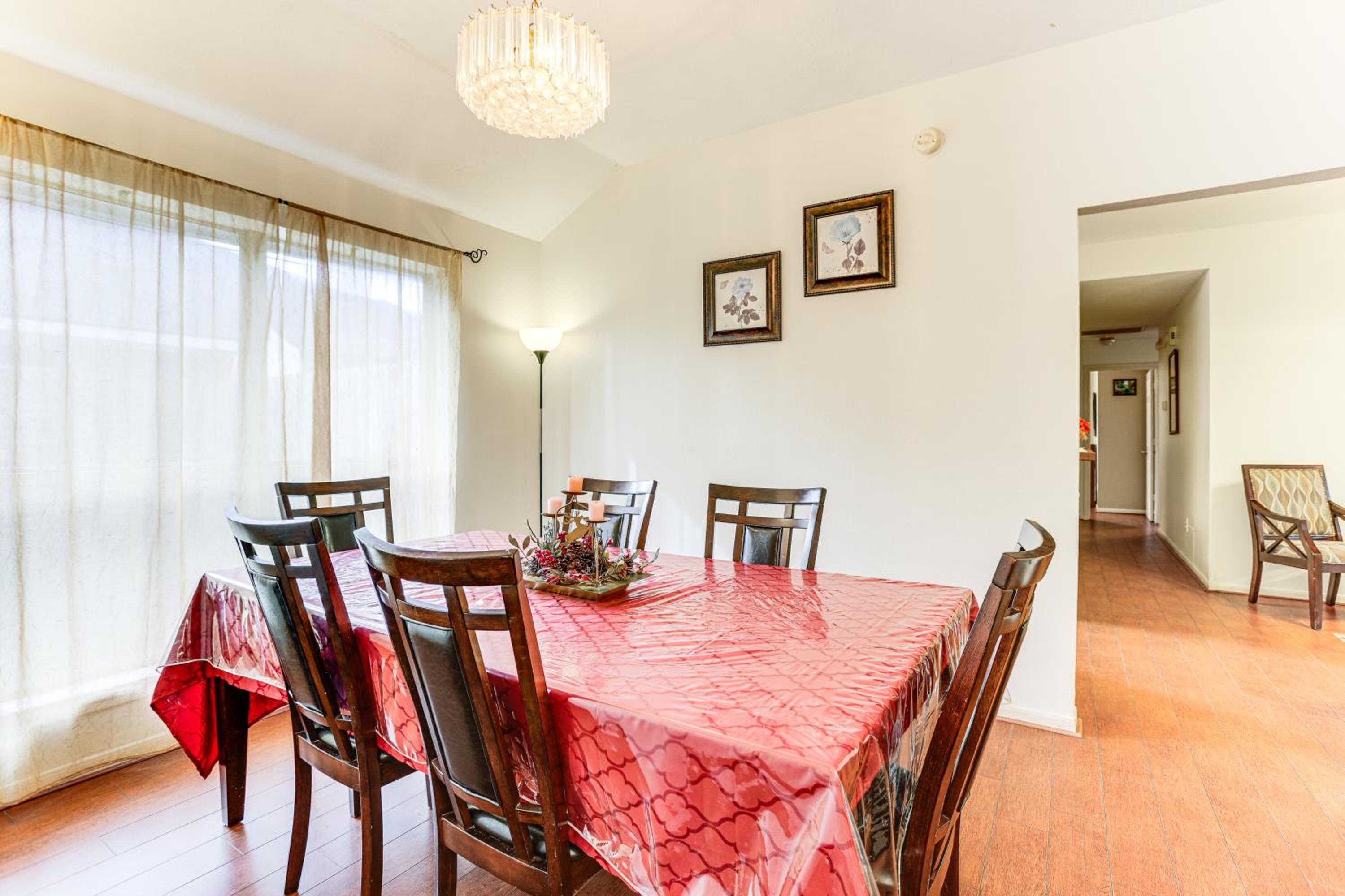 Explore Houston and Beyond! Spring Home with Backyard