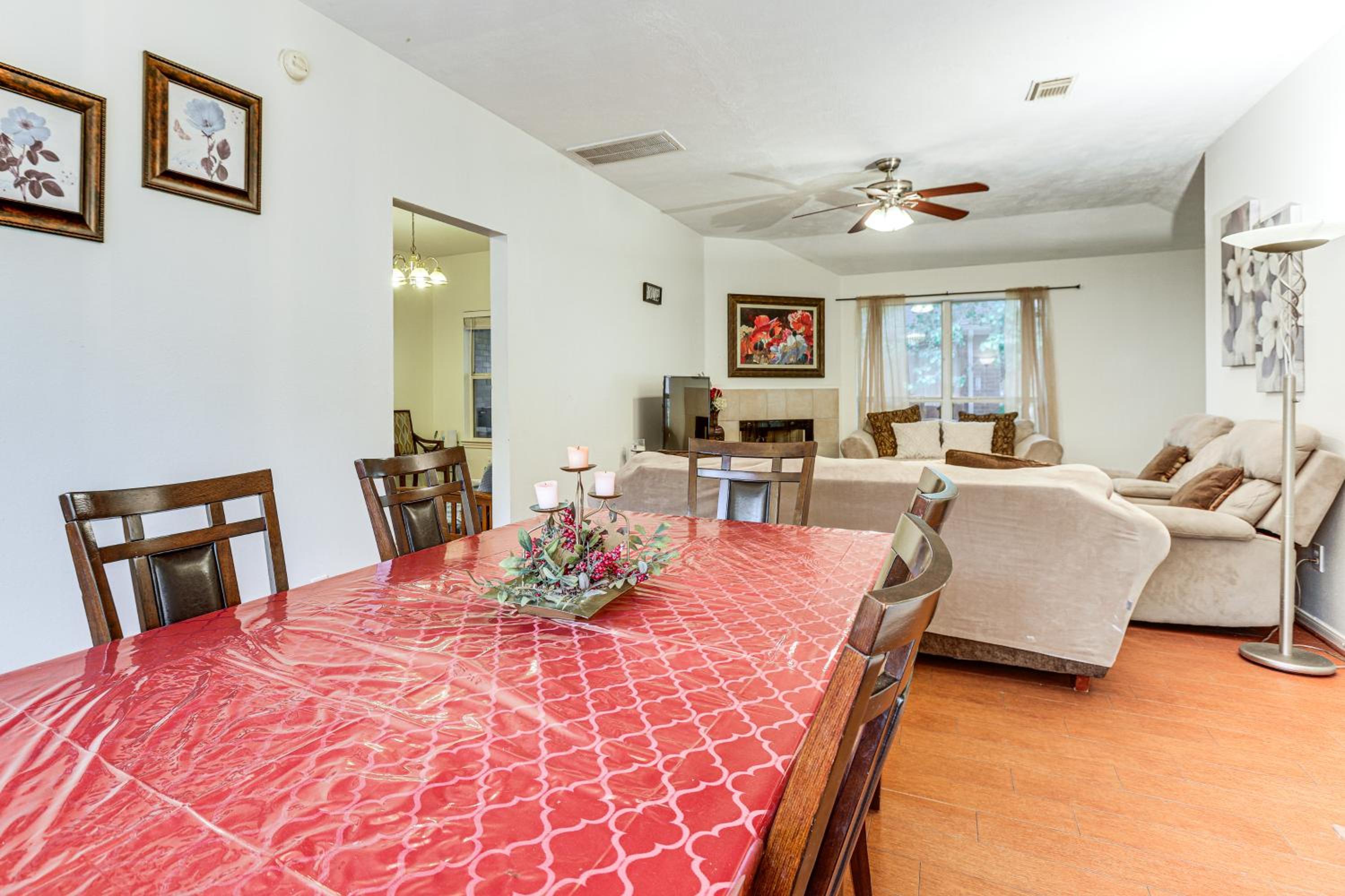 Explore Houston and Beyond! Spring Home with Backyard