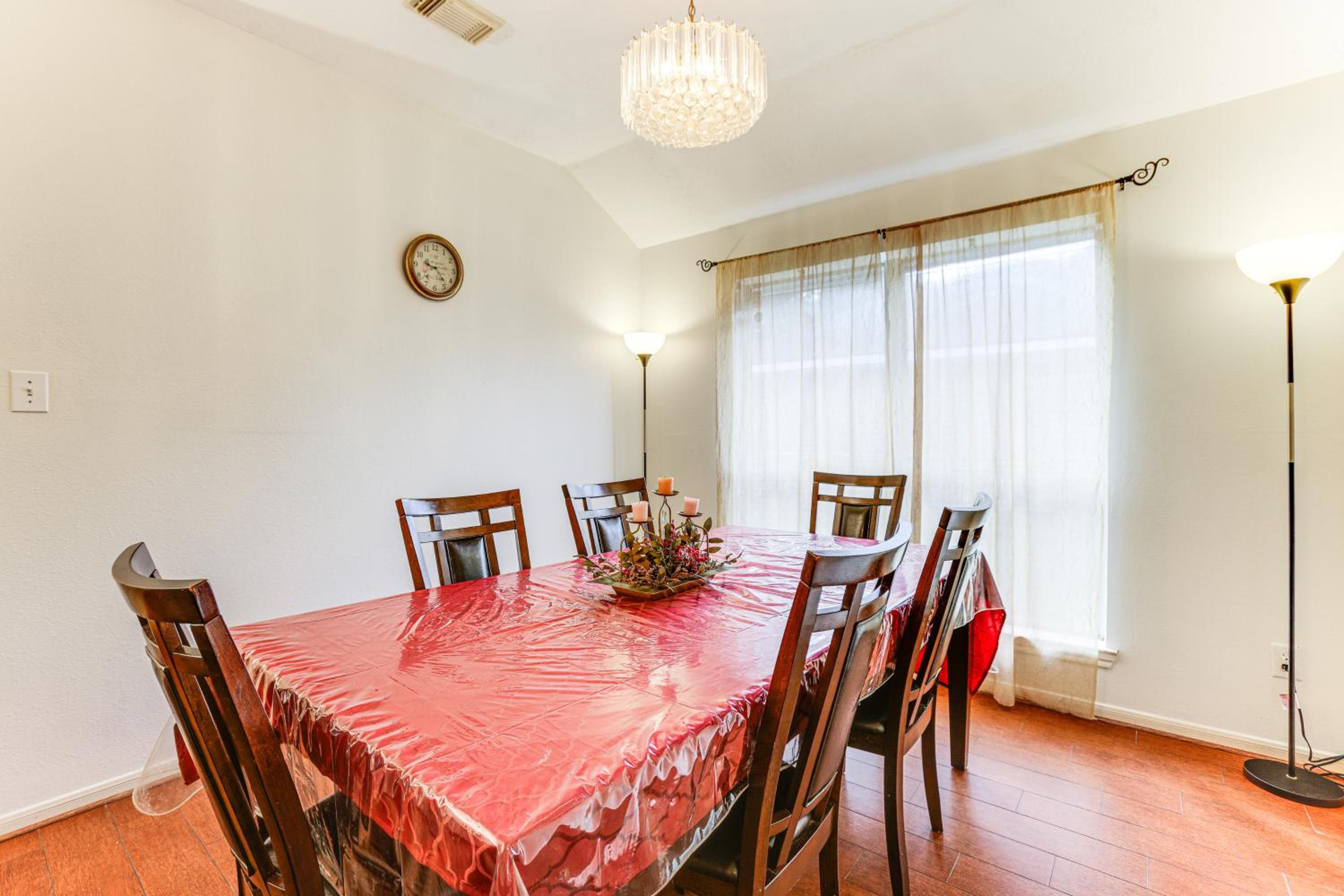 Explore Houston and Beyond! Spring Home with Backyard