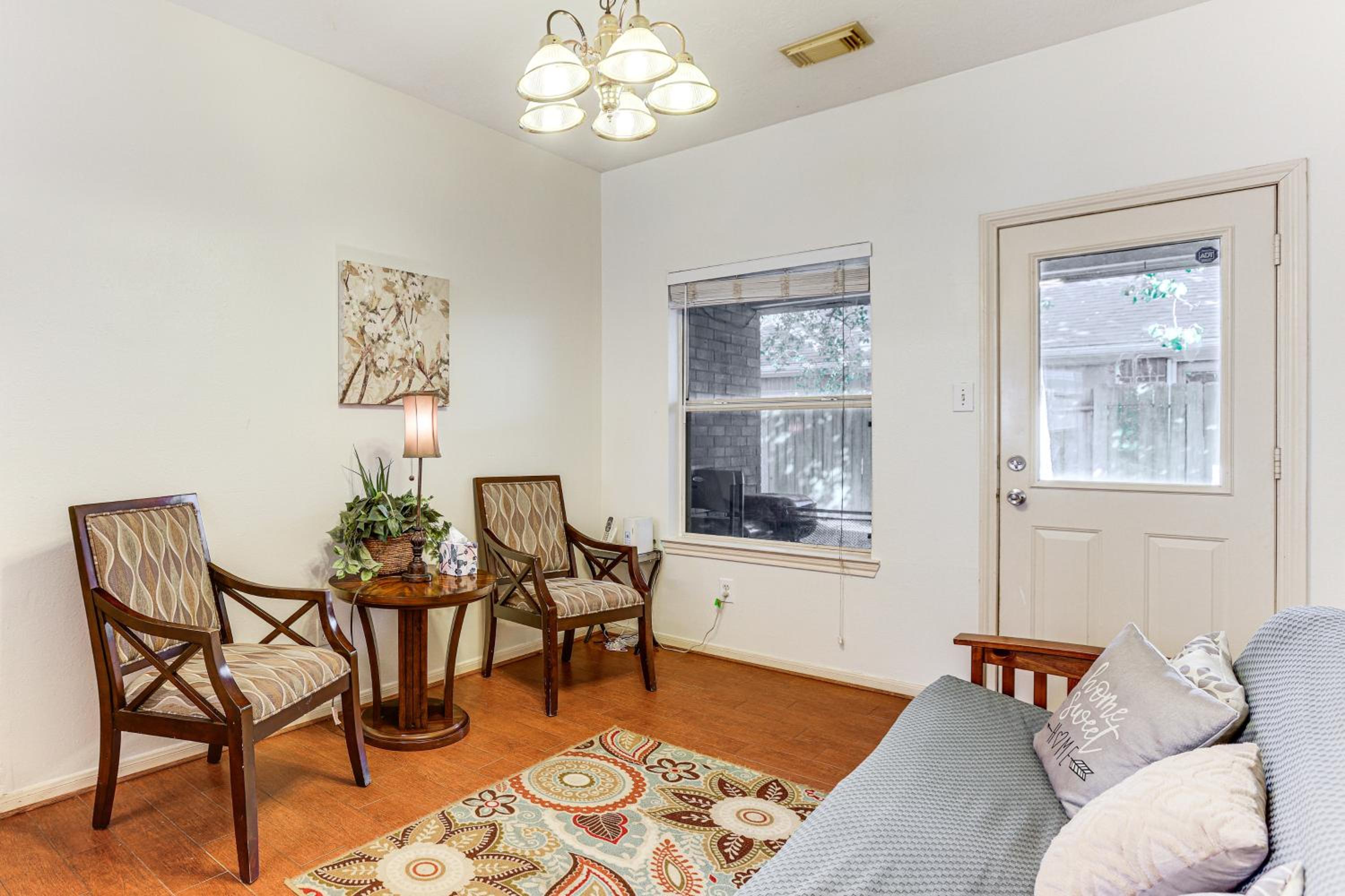 Explore Houston and Beyond! Spring Home with Backyard