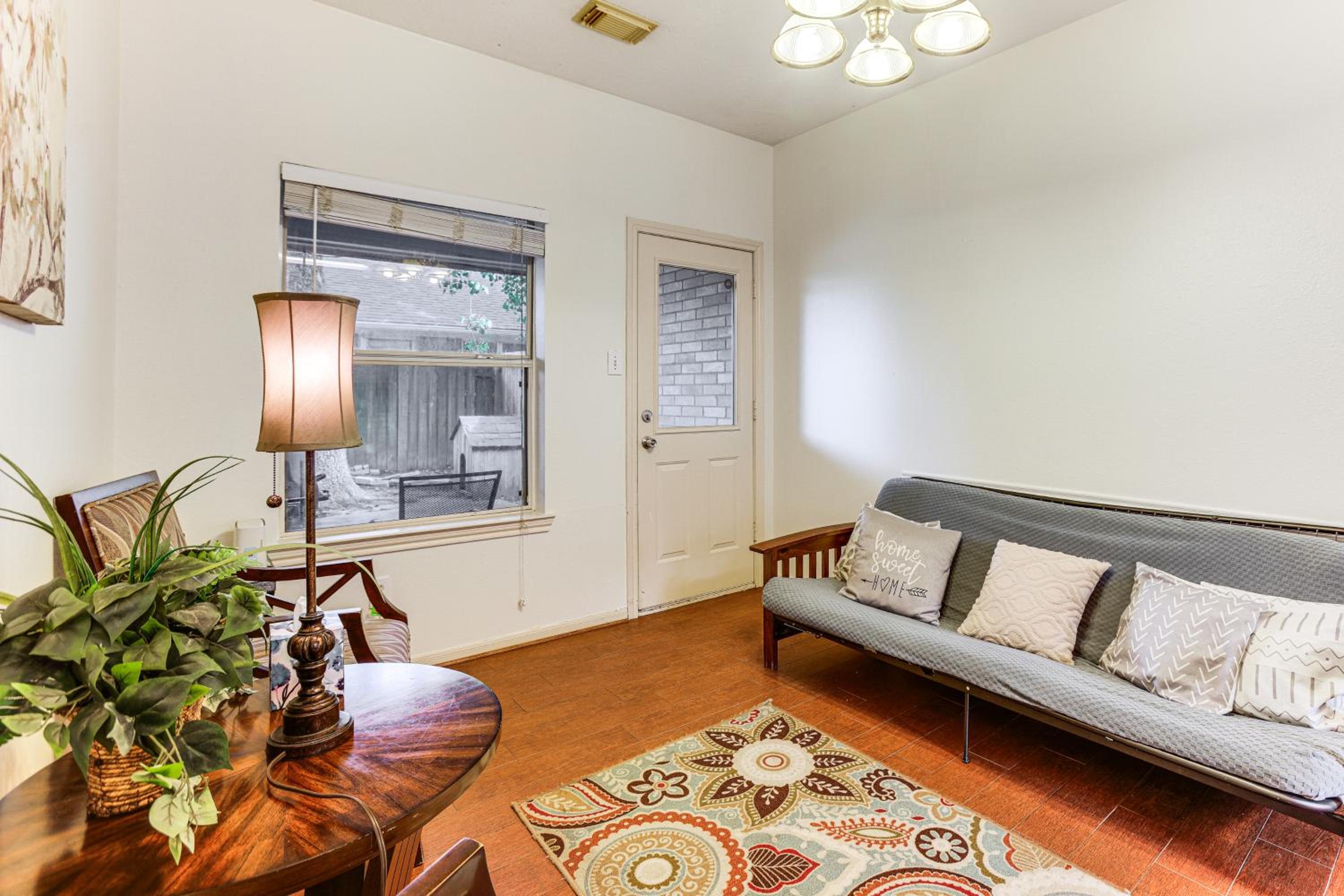 Explore Houston and Beyond! Spring Home with Backyard