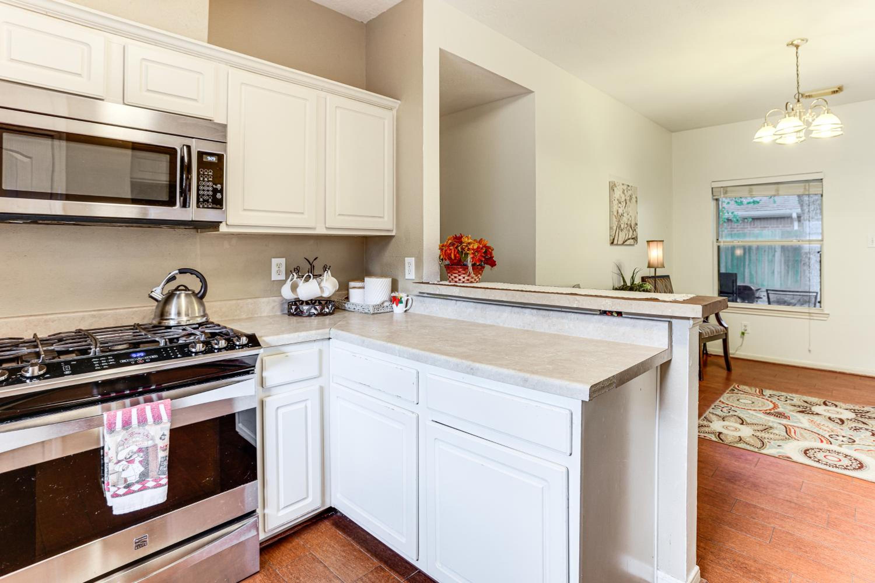 Explore Houston and Beyond! Spring Home with Backyard