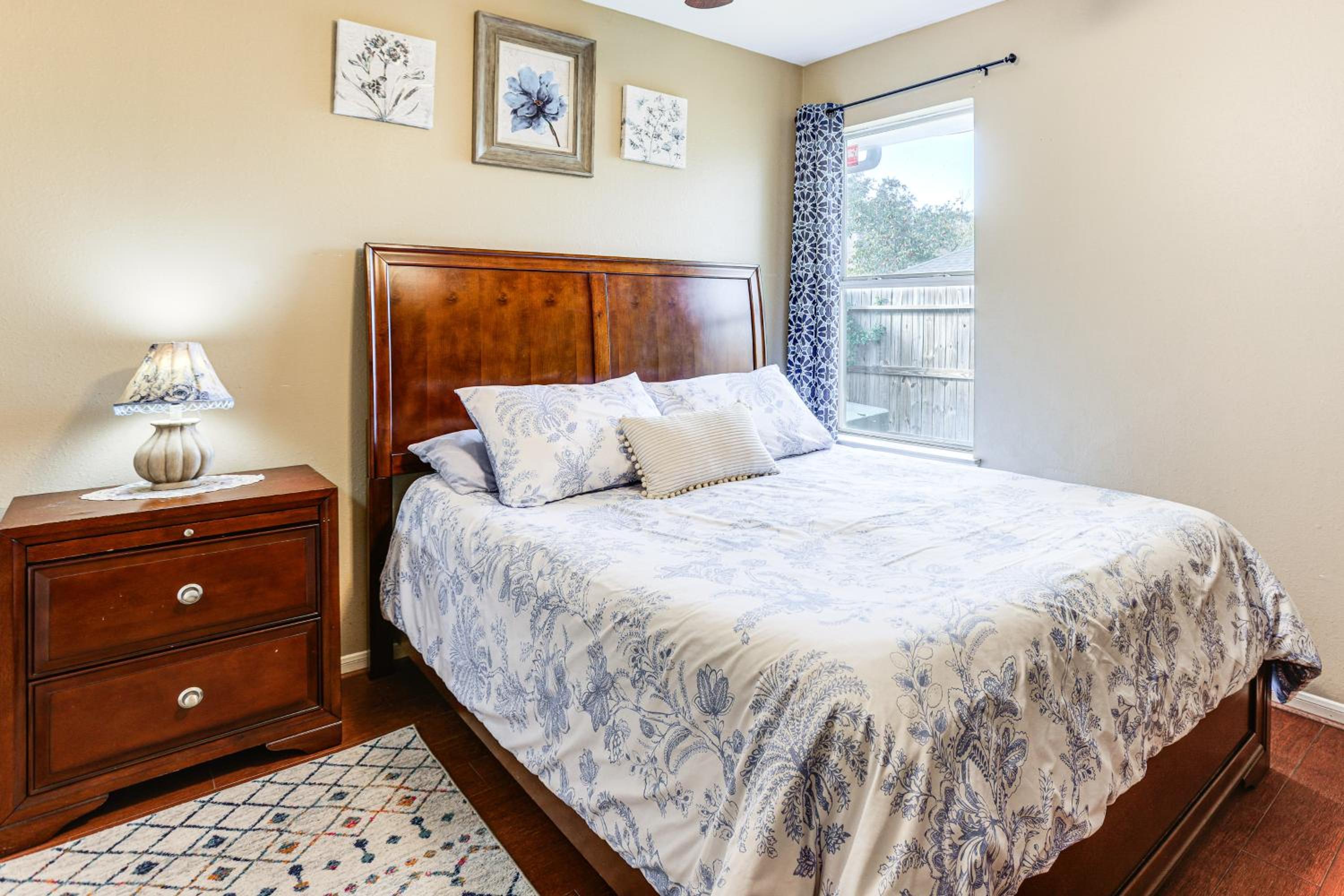 Explore Houston and Beyond! Spring Home with Backyard