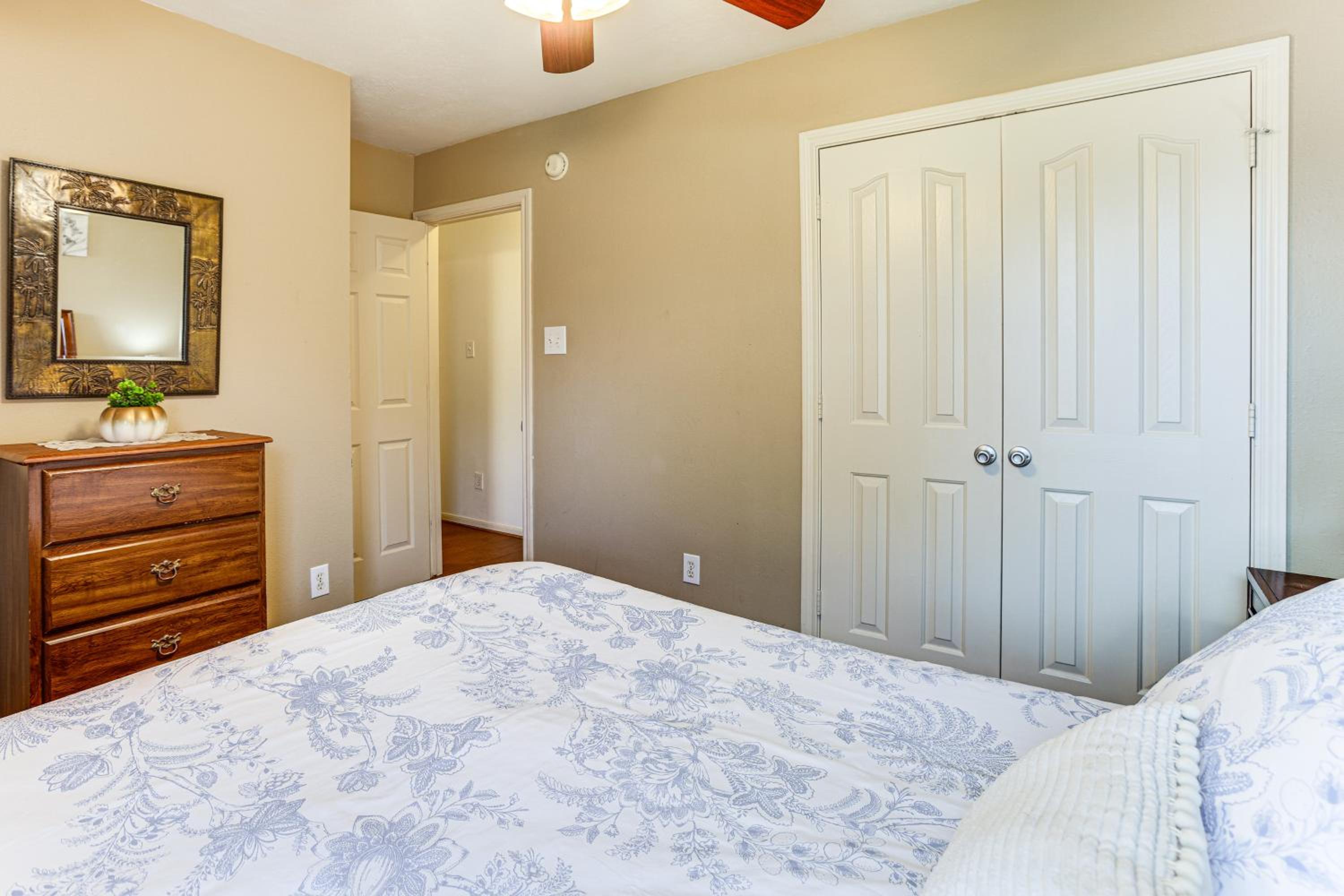 Explore Houston and Beyond! Spring Home with Backyard