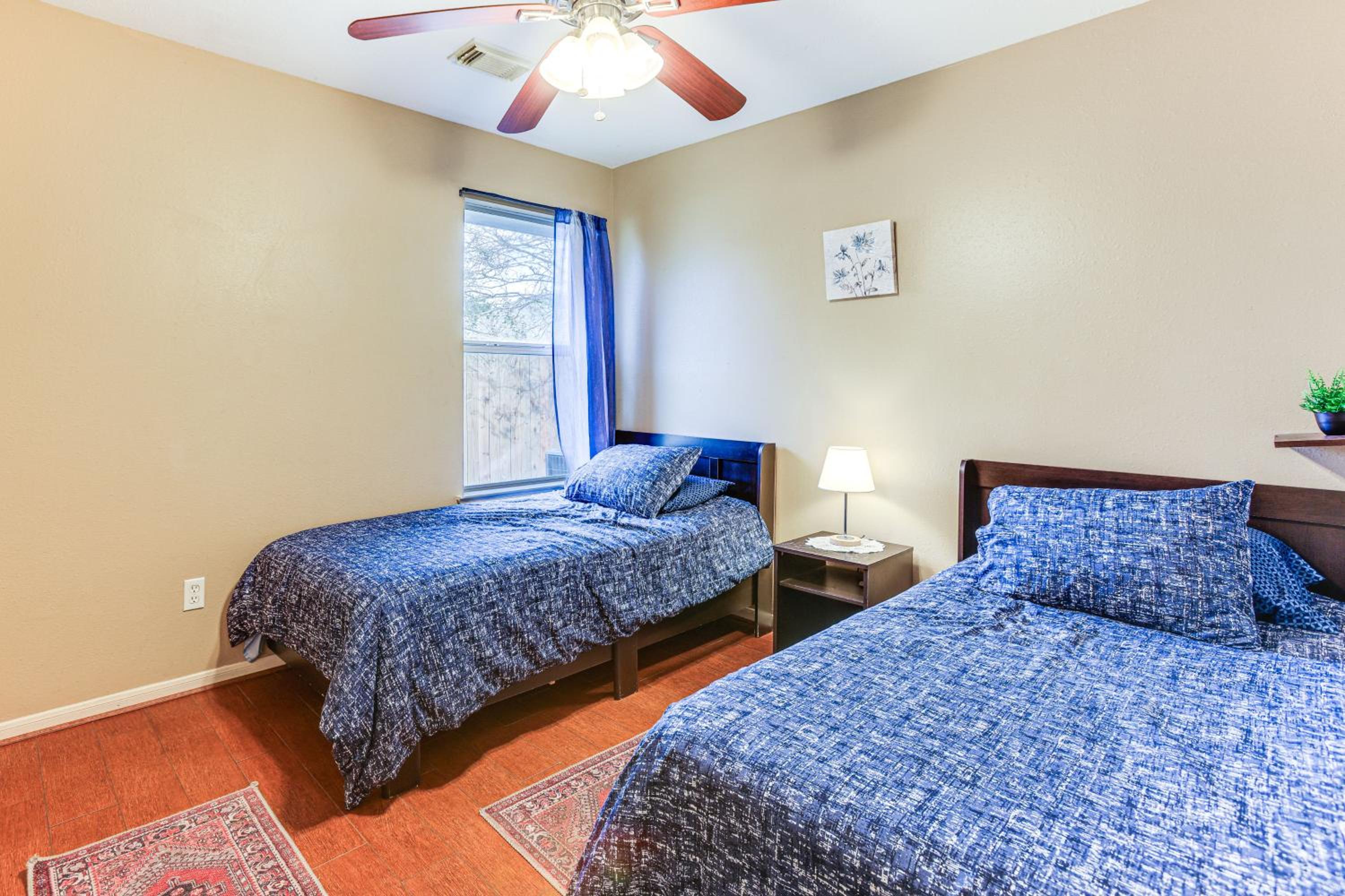 Explore Houston and Beyond! Spring Home with Backyard