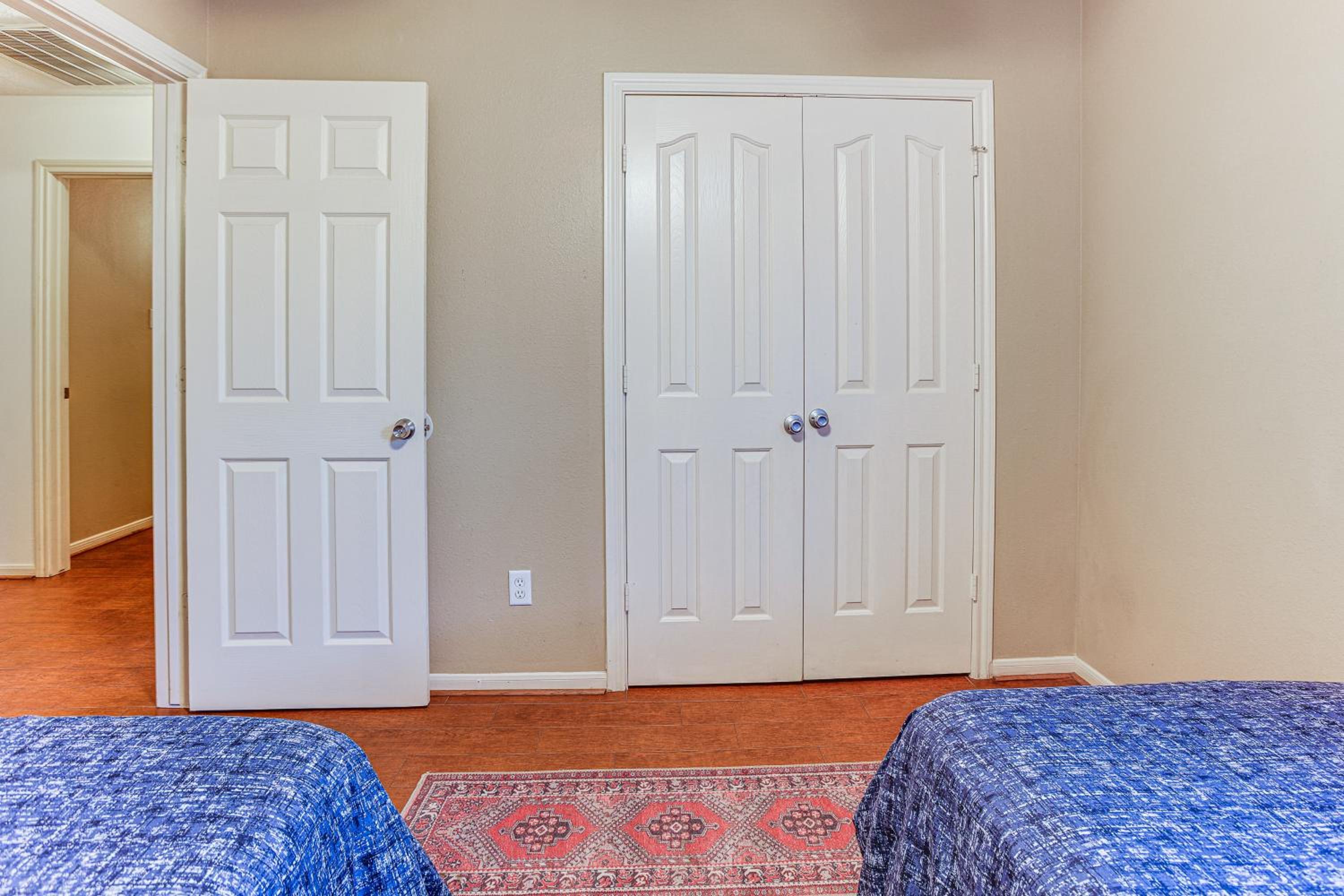 Explore Houston and Beyond! Spring Home with Backyard