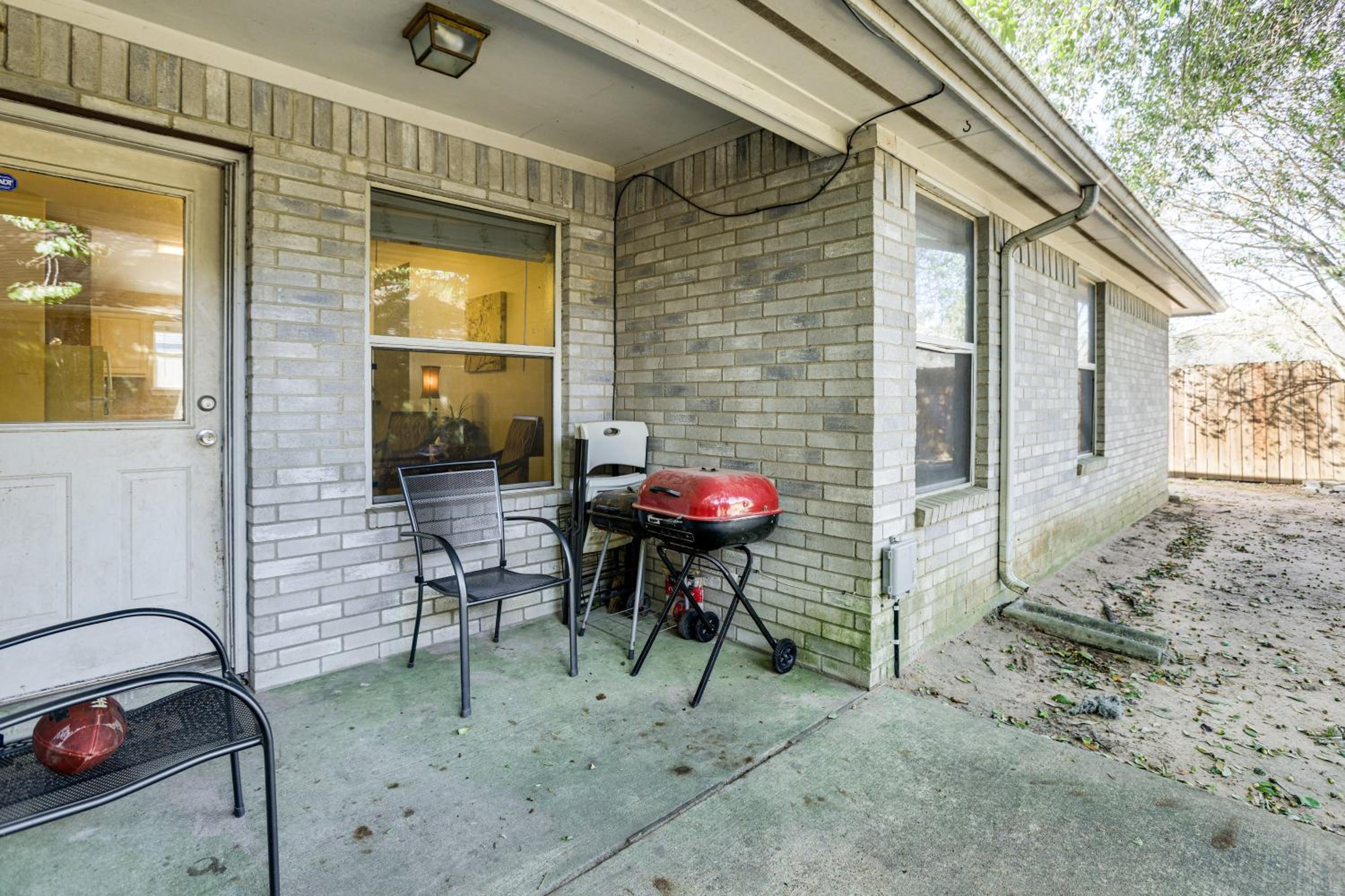 Explore Houston and Beyond! Spring Home with Backyard