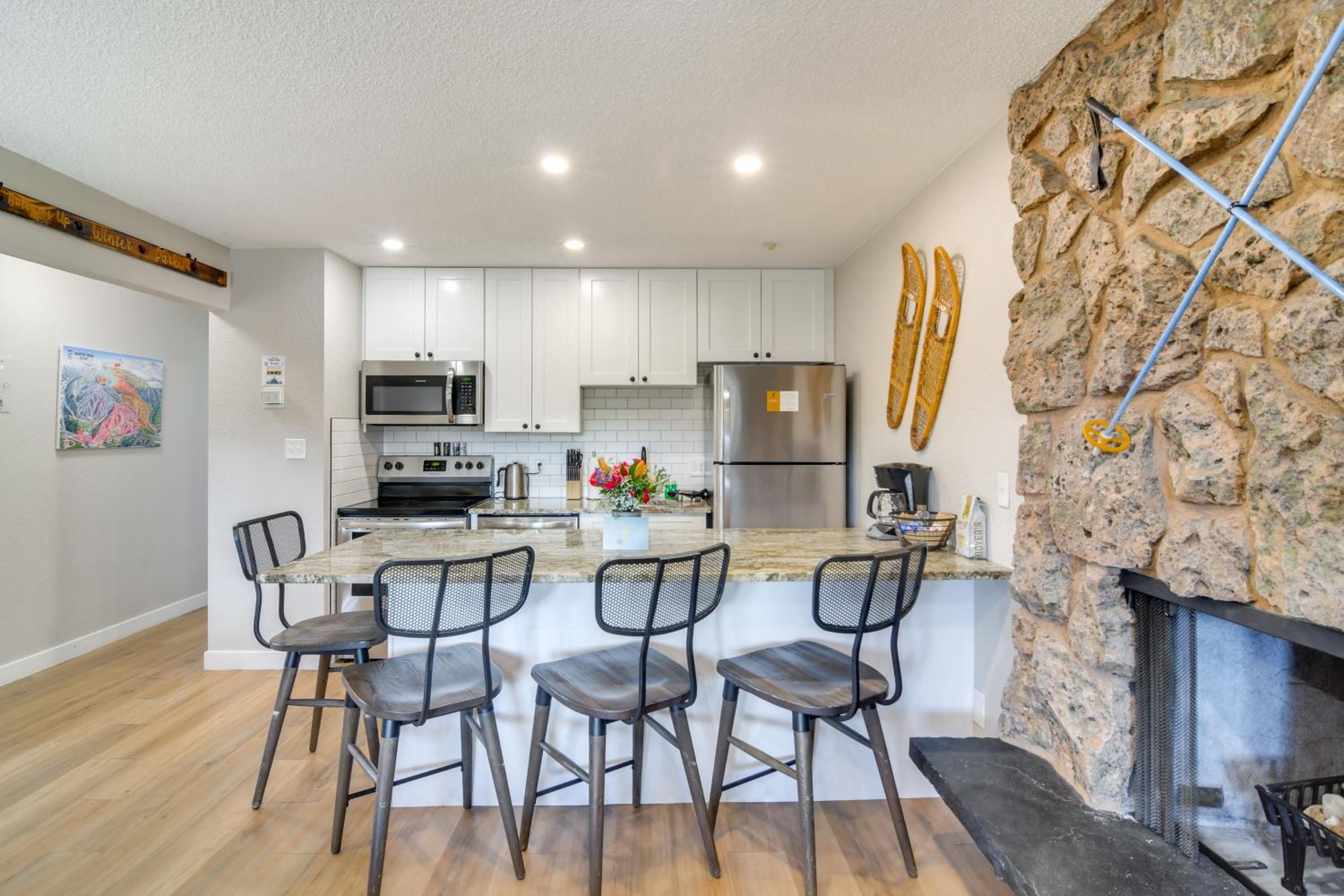 3BR Riverfront Retreat! Mtn Views, Community Perks