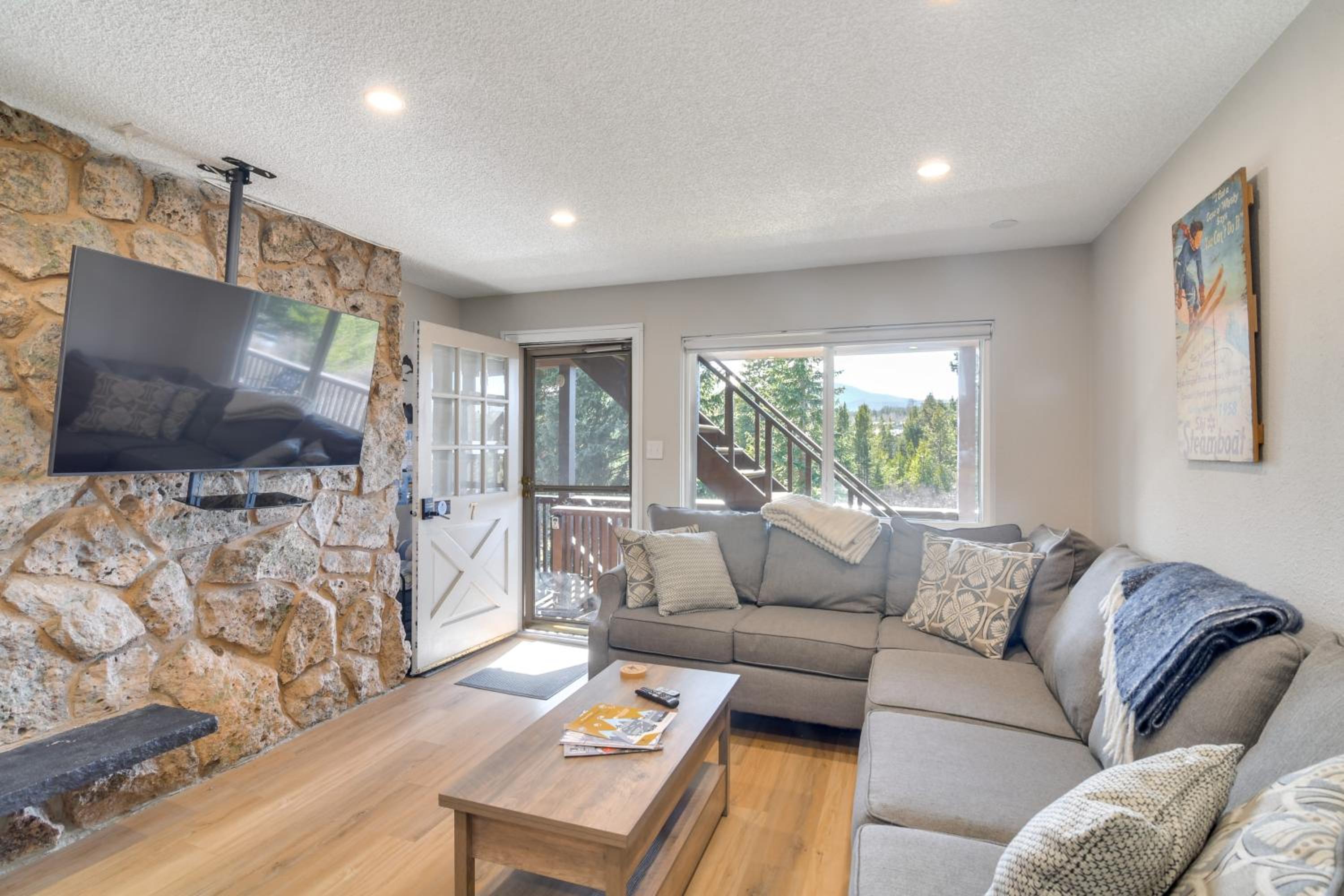 3BR Riverfront Retreat! Mtn Views, Community Perks