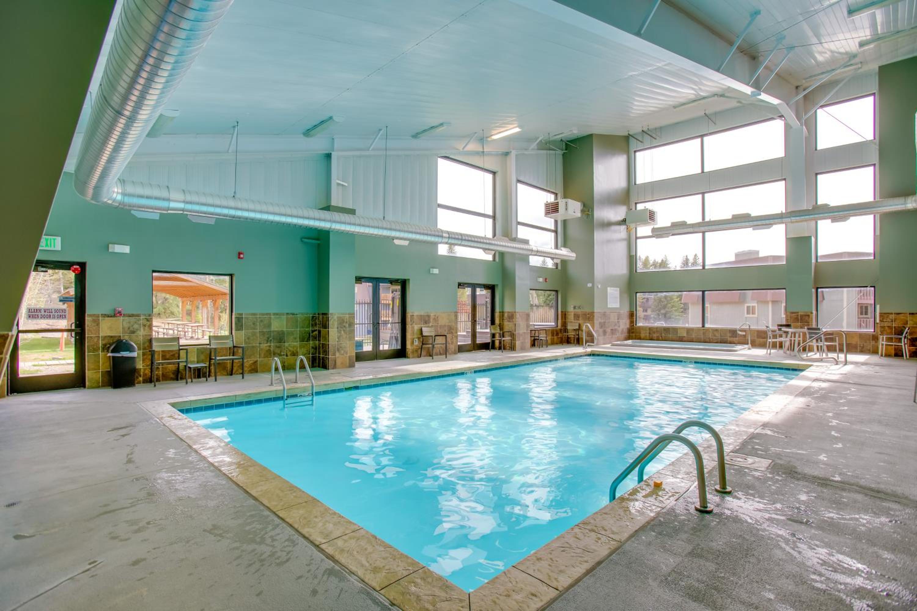 3BR Riverfront Retreat! Mtn Views, Community Perks