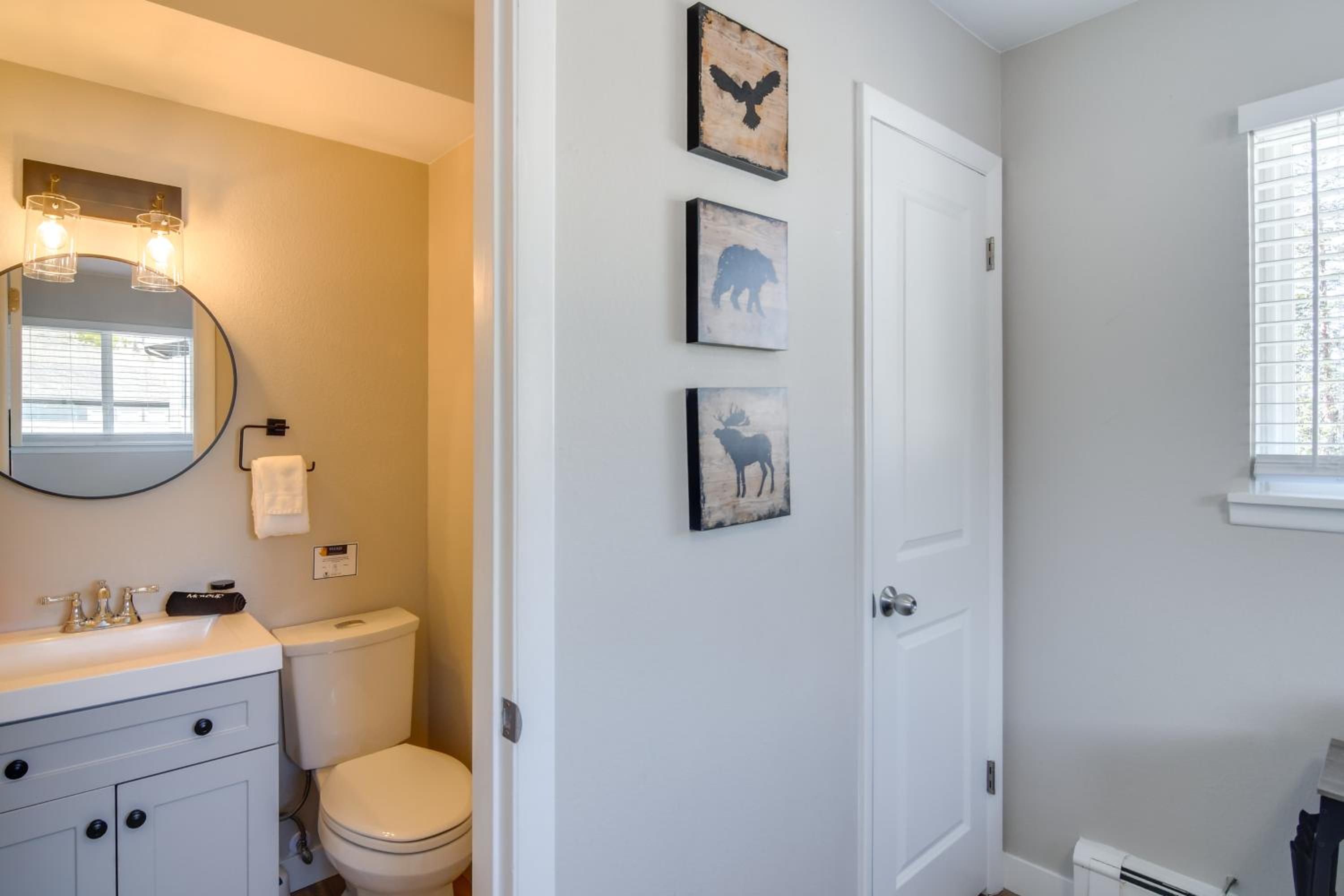 3BR Riverfront Retreat! Mtn Views, Community Perks