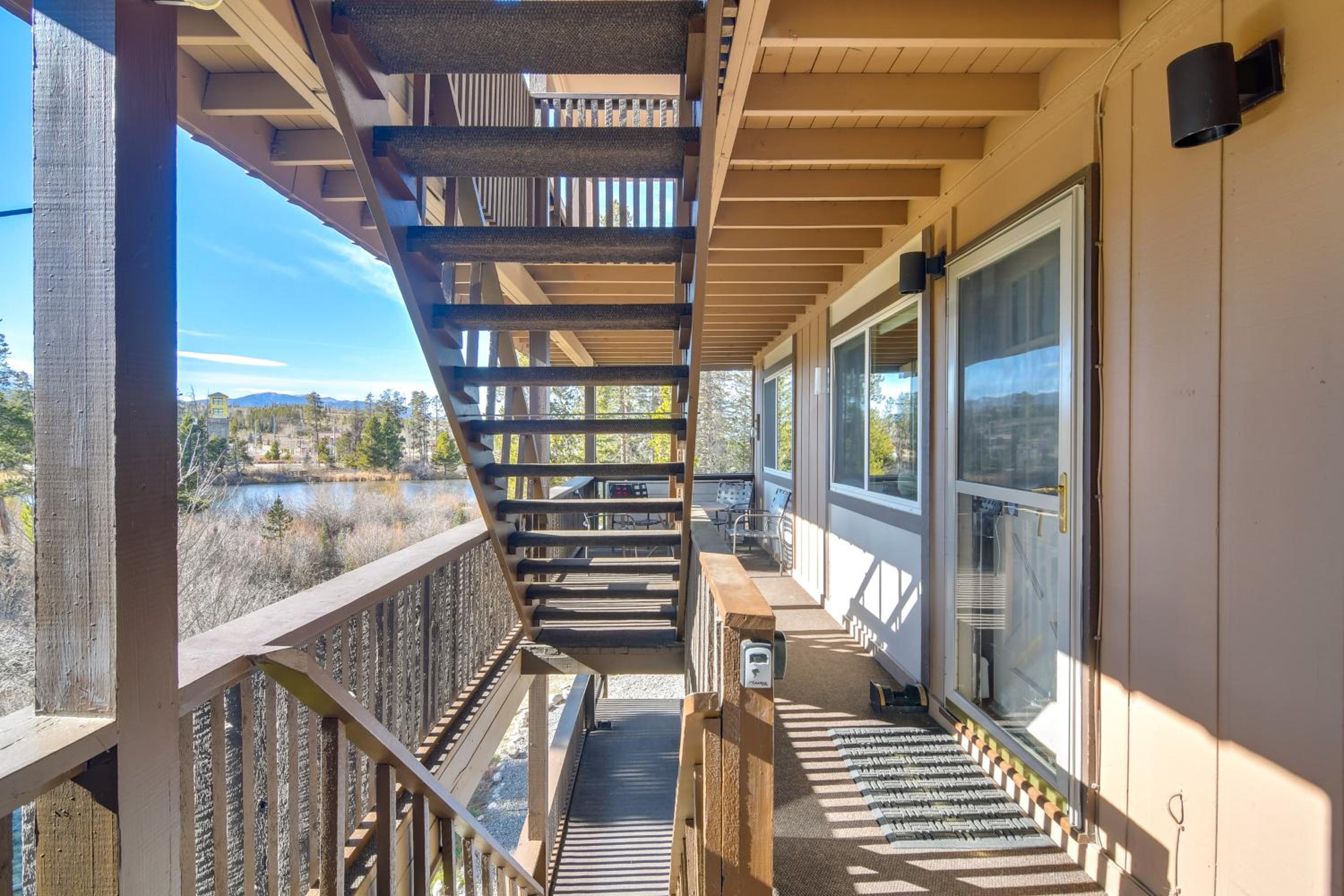 3BR Riverfront Retreat! Mtn Views, Community Perks