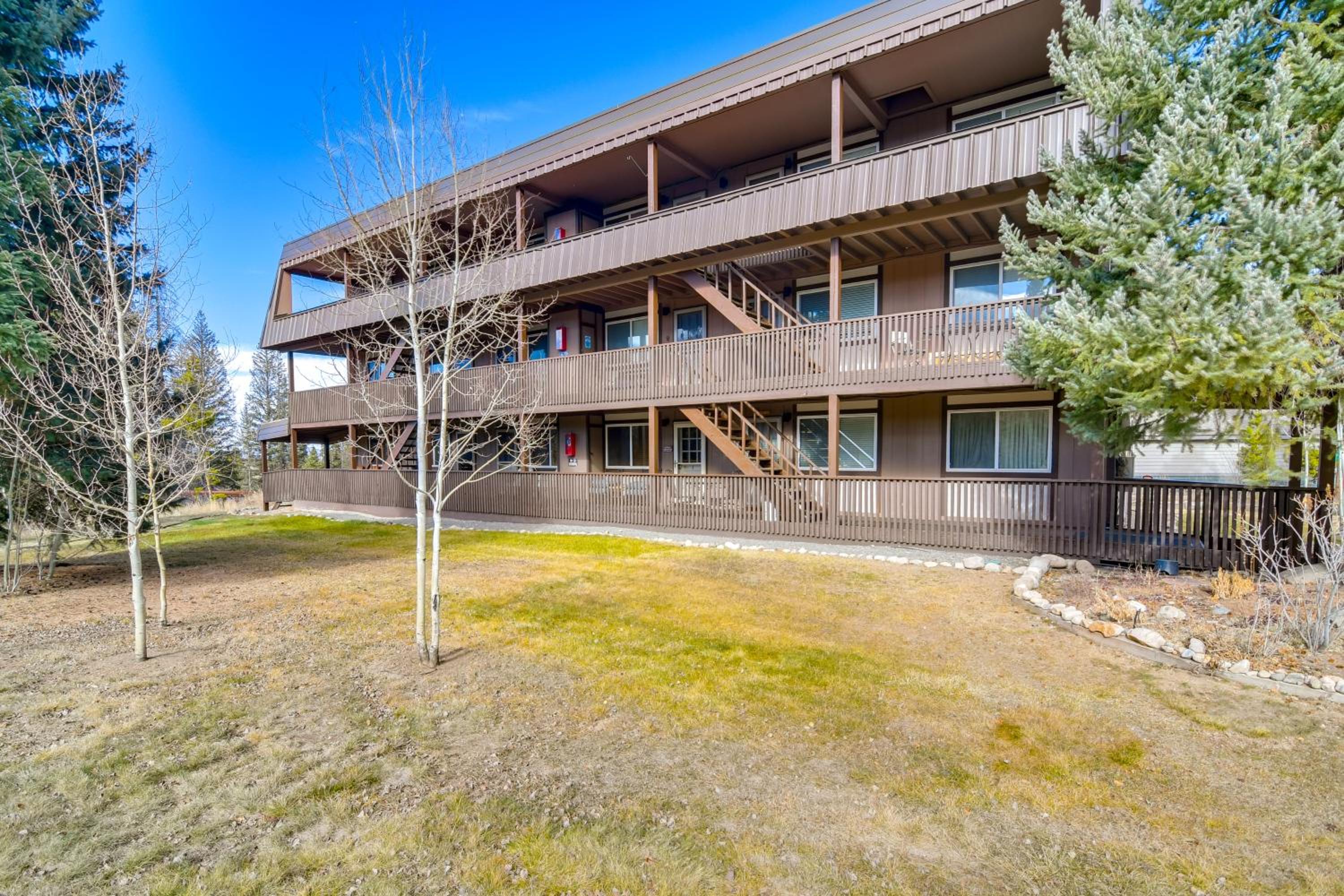 3BR Riverfront Retreat! Mtn Views, Community Perks