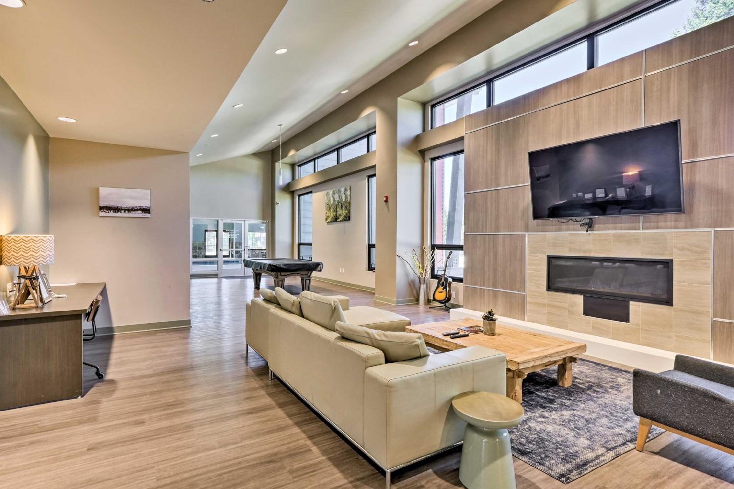 3BR Riverfront Retreat! Mtn Views, Community Perks