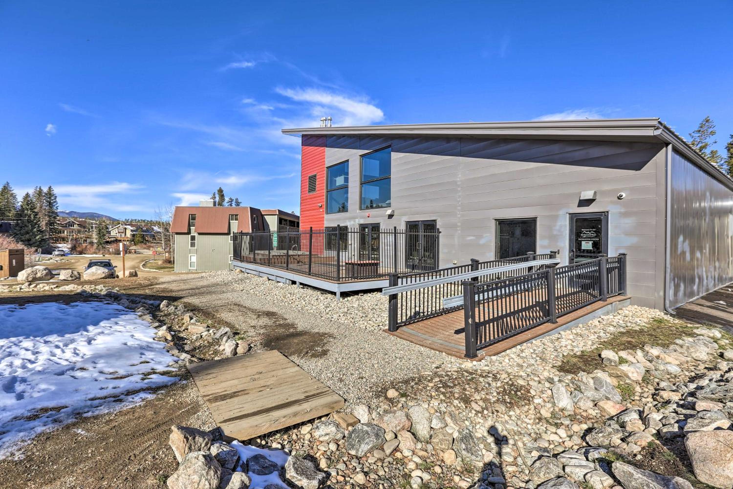 3BR Riverfront Retreat! Mtn Views, Community Perks