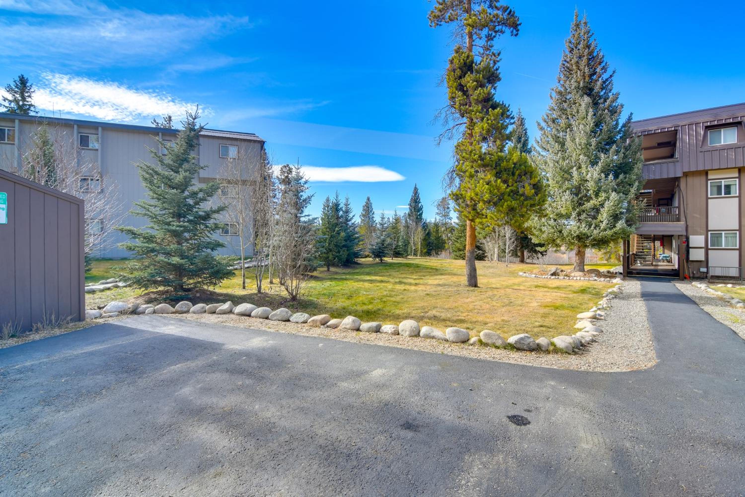 3BR Riverfront Retreat! Mtn Views, Community Perks