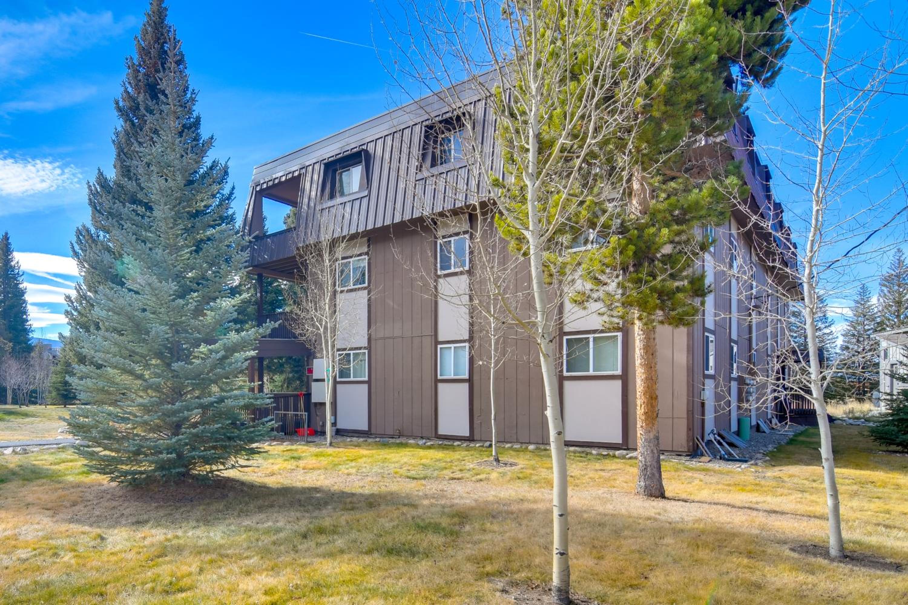3BR Riverfront Retreat! Mtn Views, Community Perks