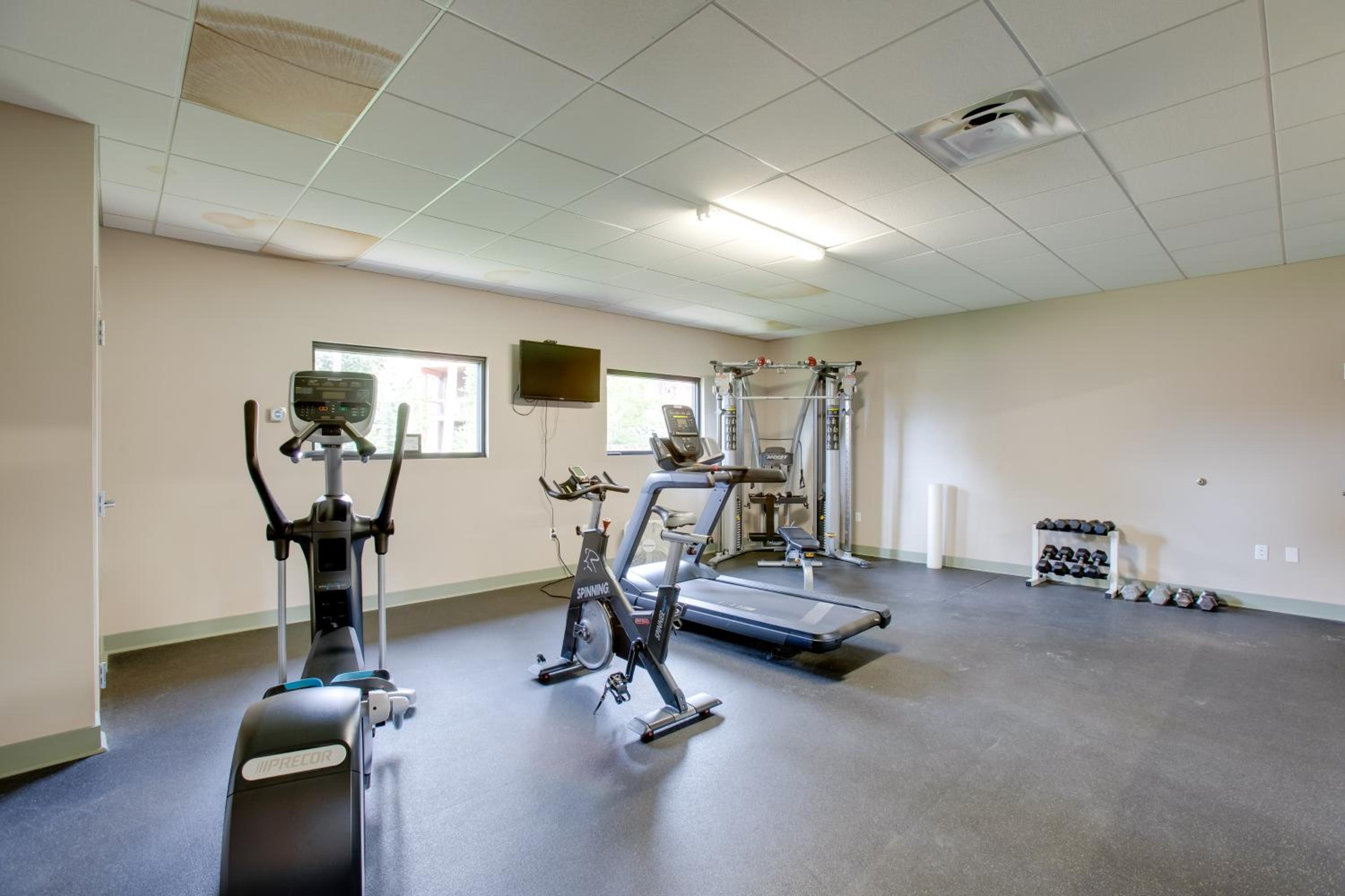 3BR Riverfront Retreat! Mtn Views, Community Perks