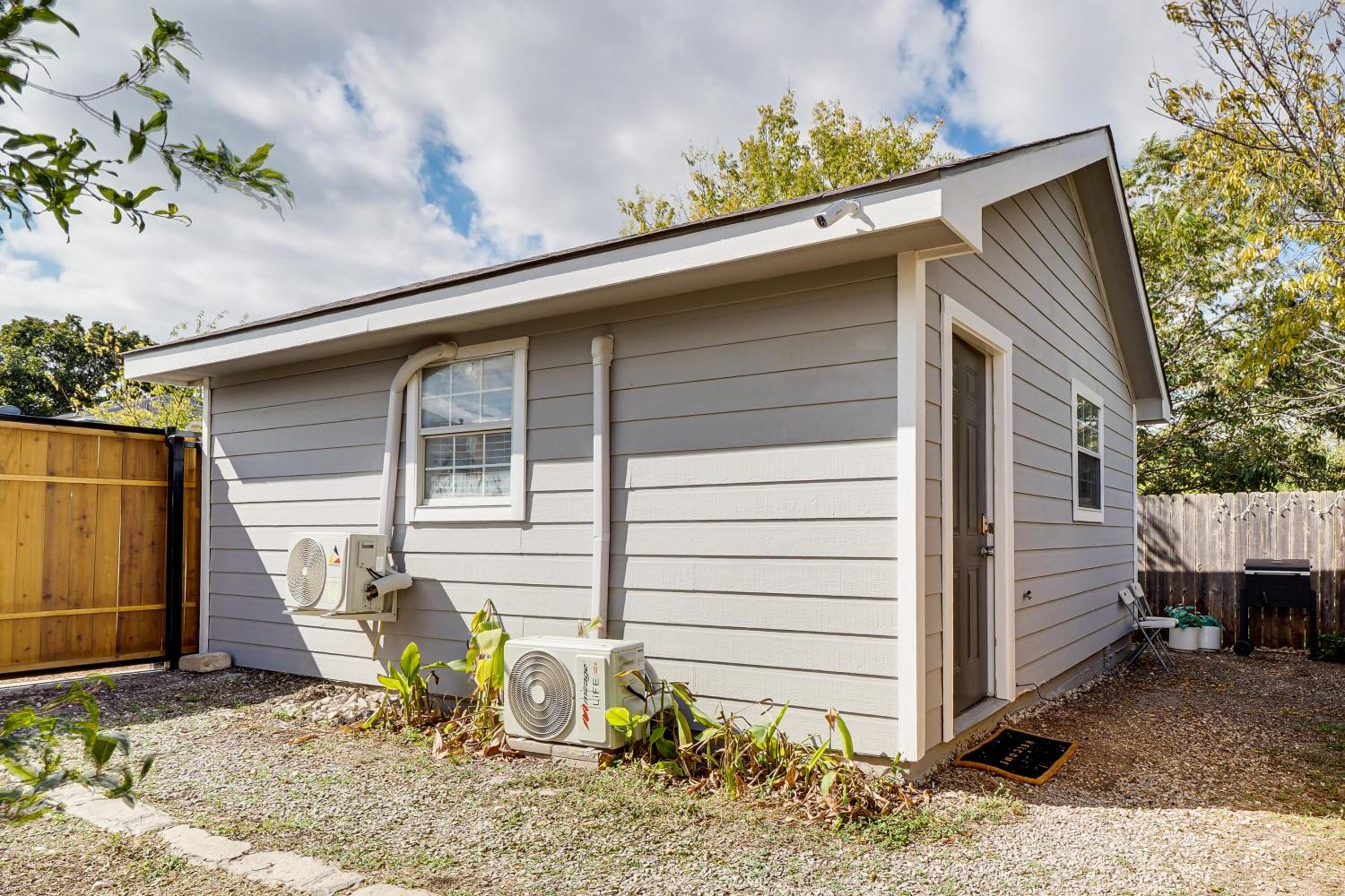 Walk to Park Dog-Friendly Retreat in Pflugerville