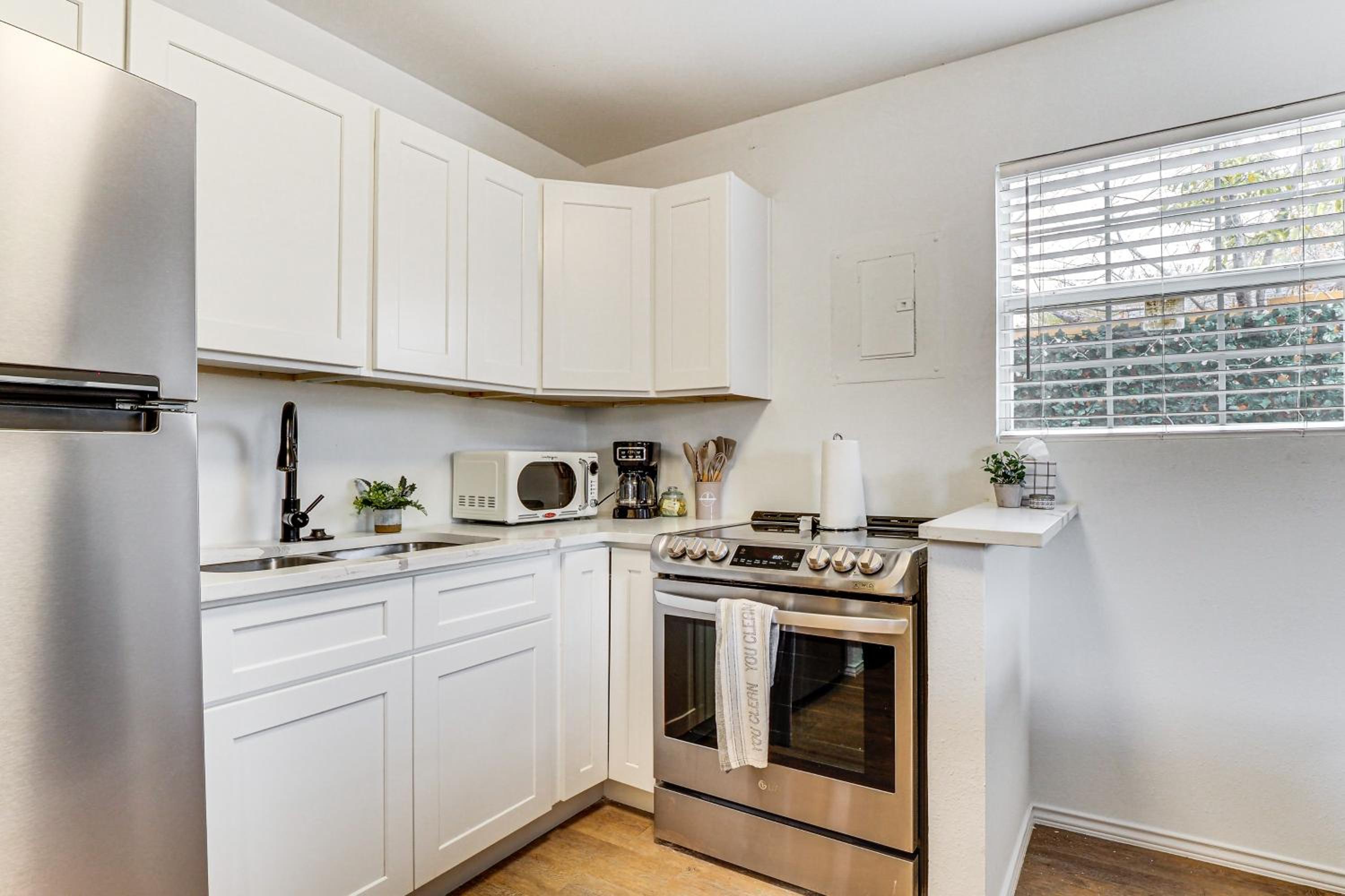 Walk to Park Dog-Friendly Retreat in Pflugerville