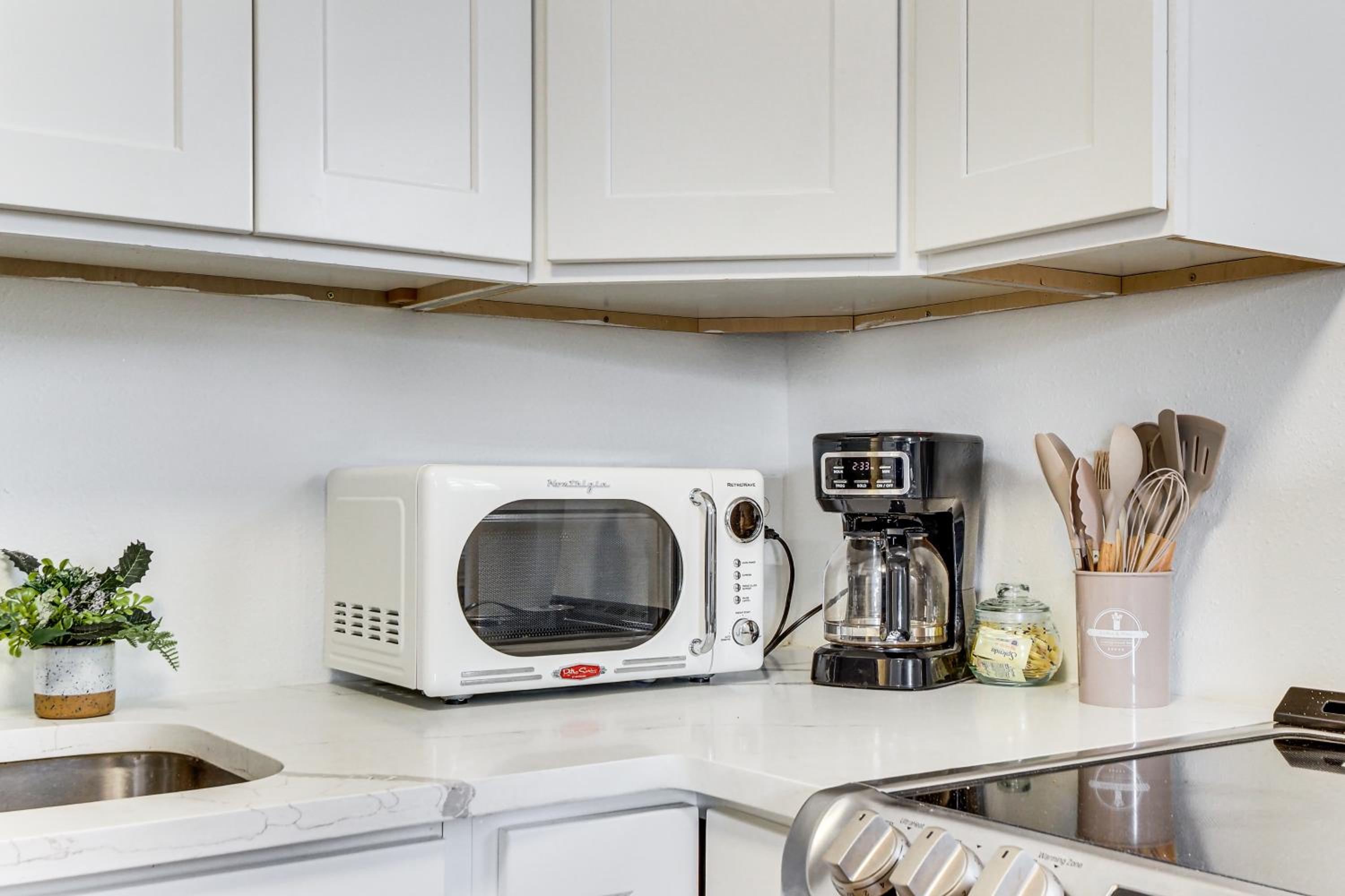 Walk to Park Dog-Friendly Retreat in Pflugerville