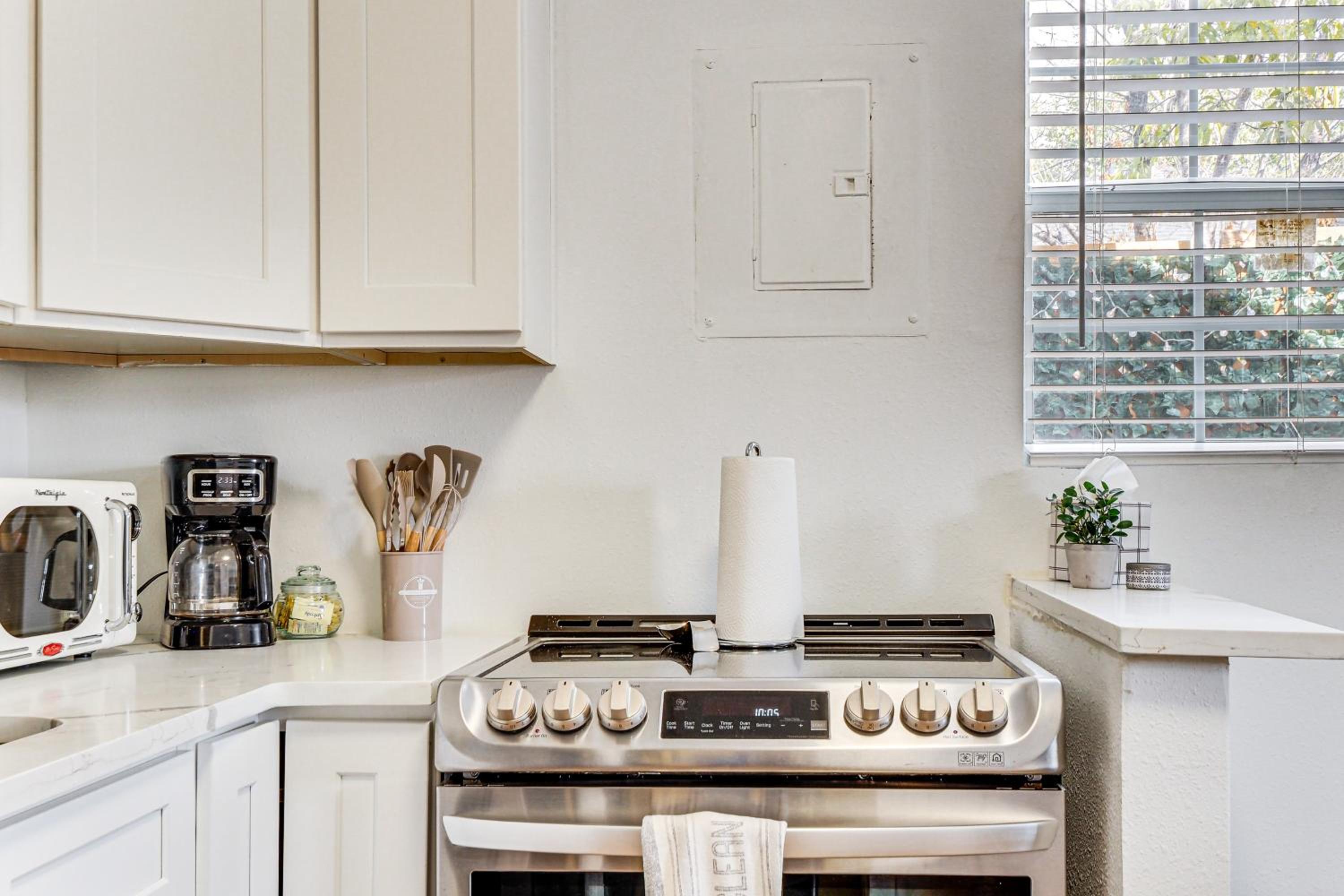 Walk to Park Dog-Friendly Retreat in Pflugerville
