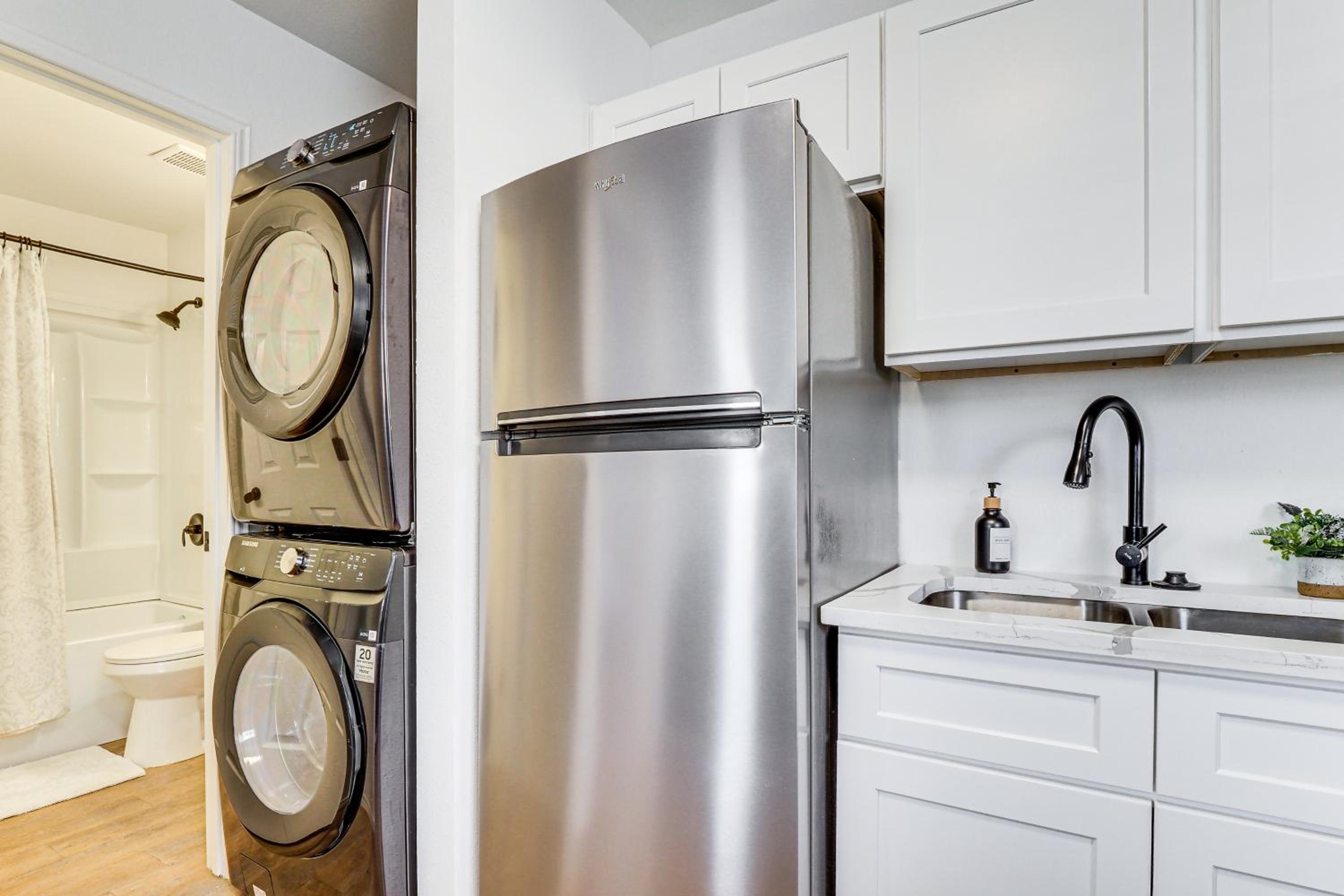 Walk to Park Dog-Friendly Retreat in Pflugerville