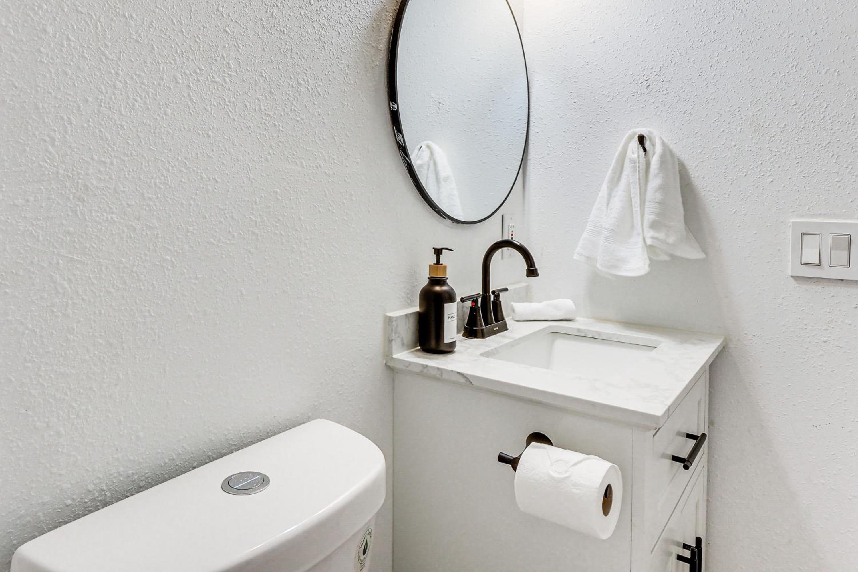 Walk to Park Dog-Friendly Retreat in Pflugerville