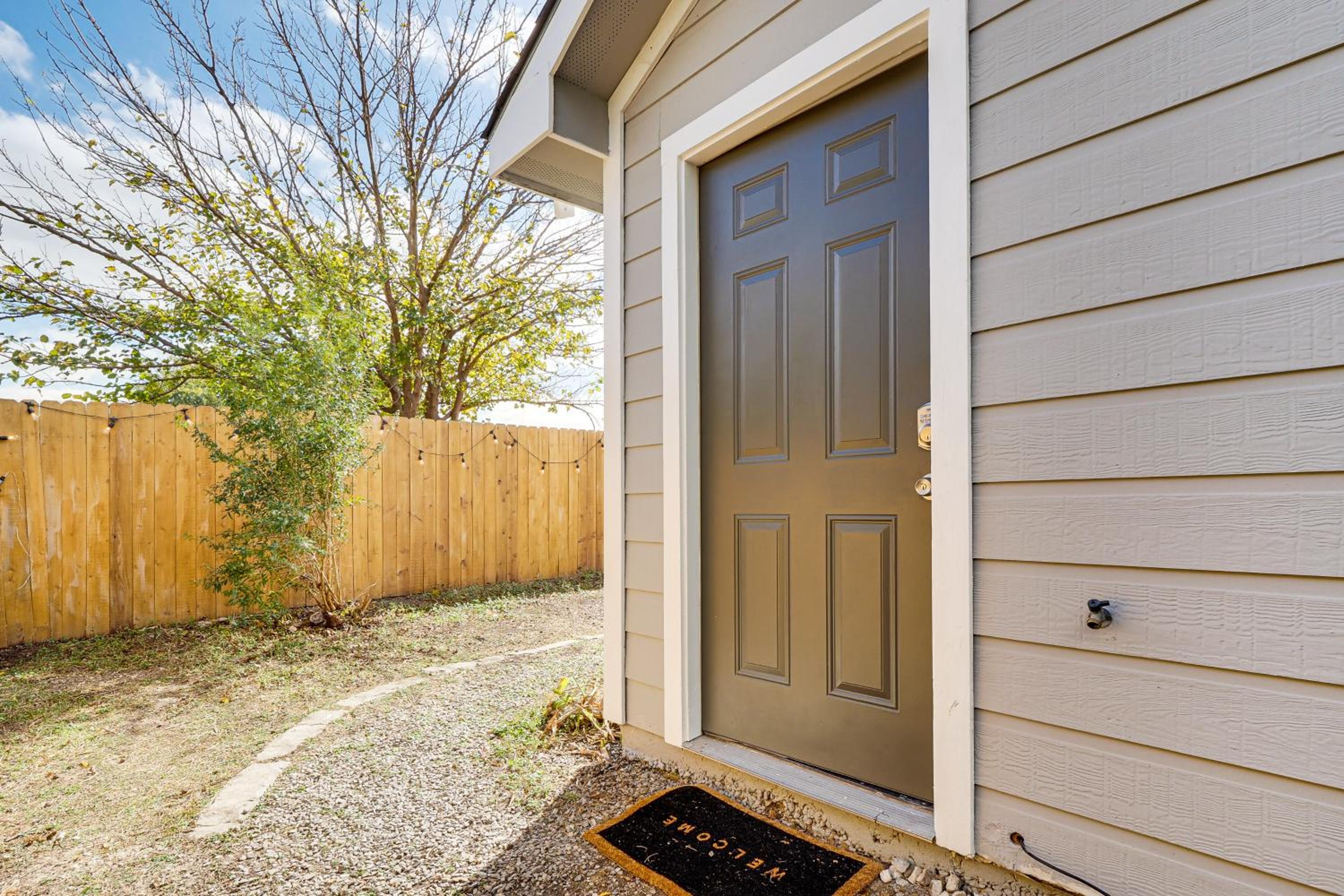 Walk to Park Dog-Friendly Retreat in Pflugerville