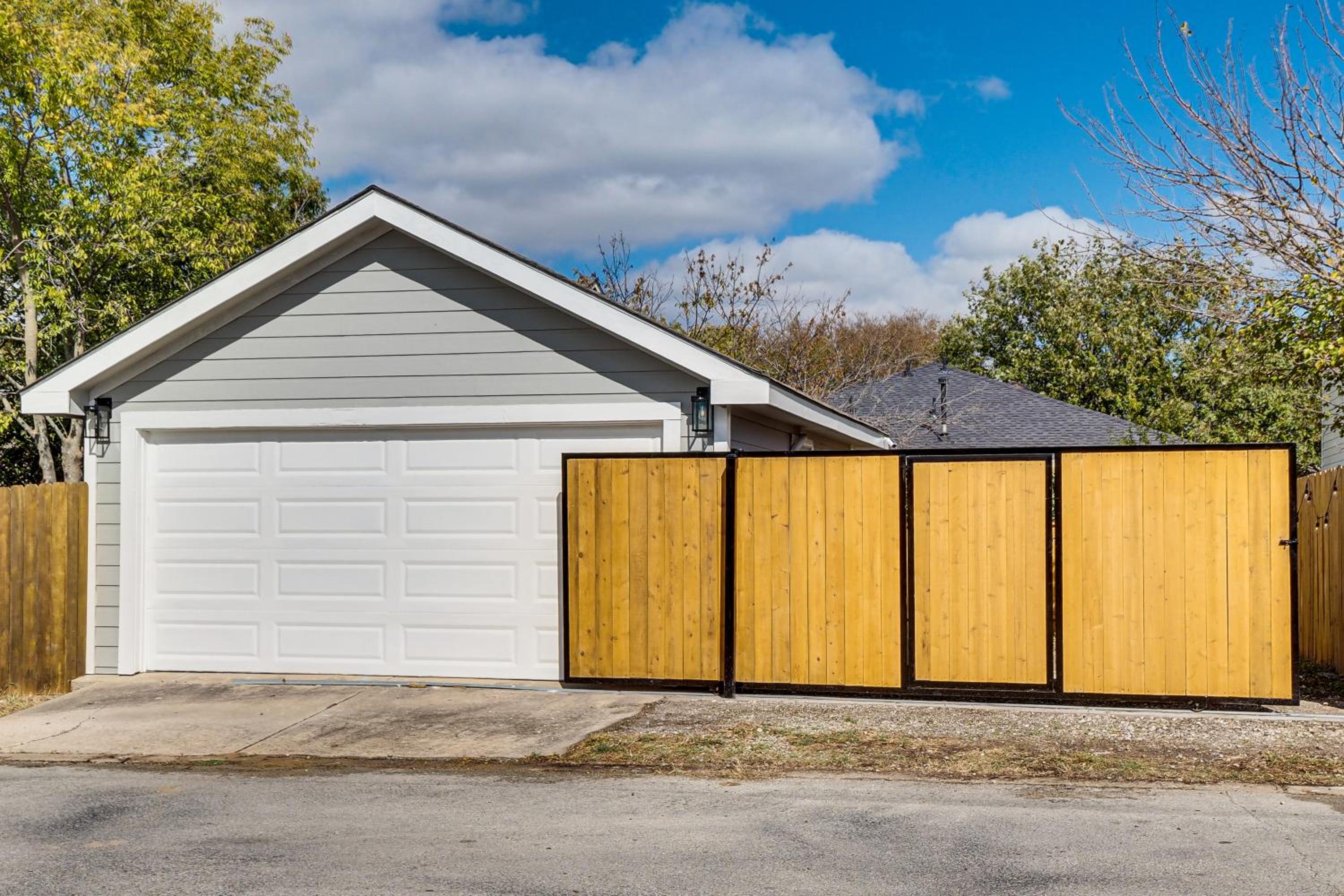 Walk to Park Dog-Friendly Retreat in Pflugerville