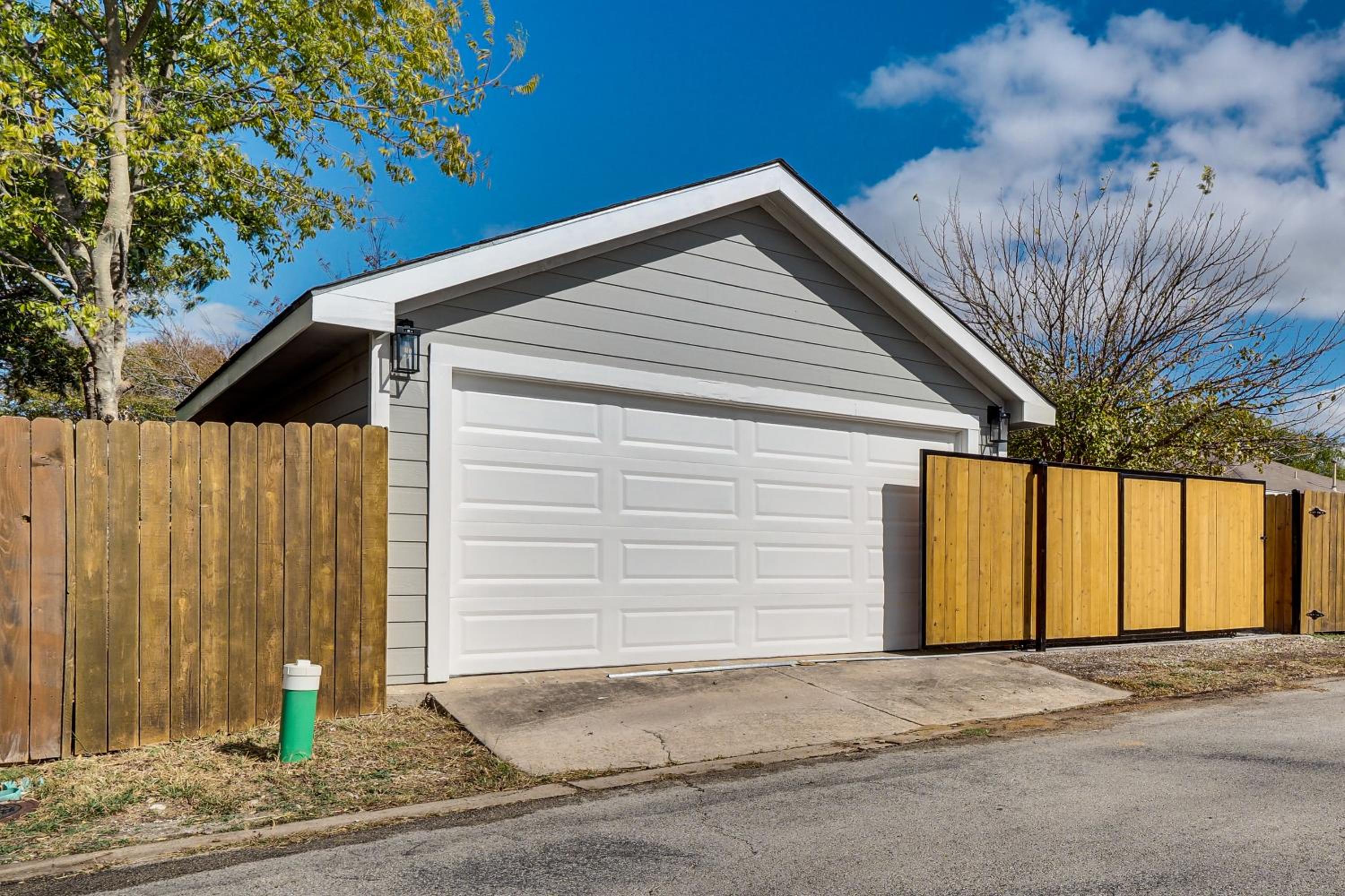 Walk to Park Dog-Friendly Retreat in Pflugerville