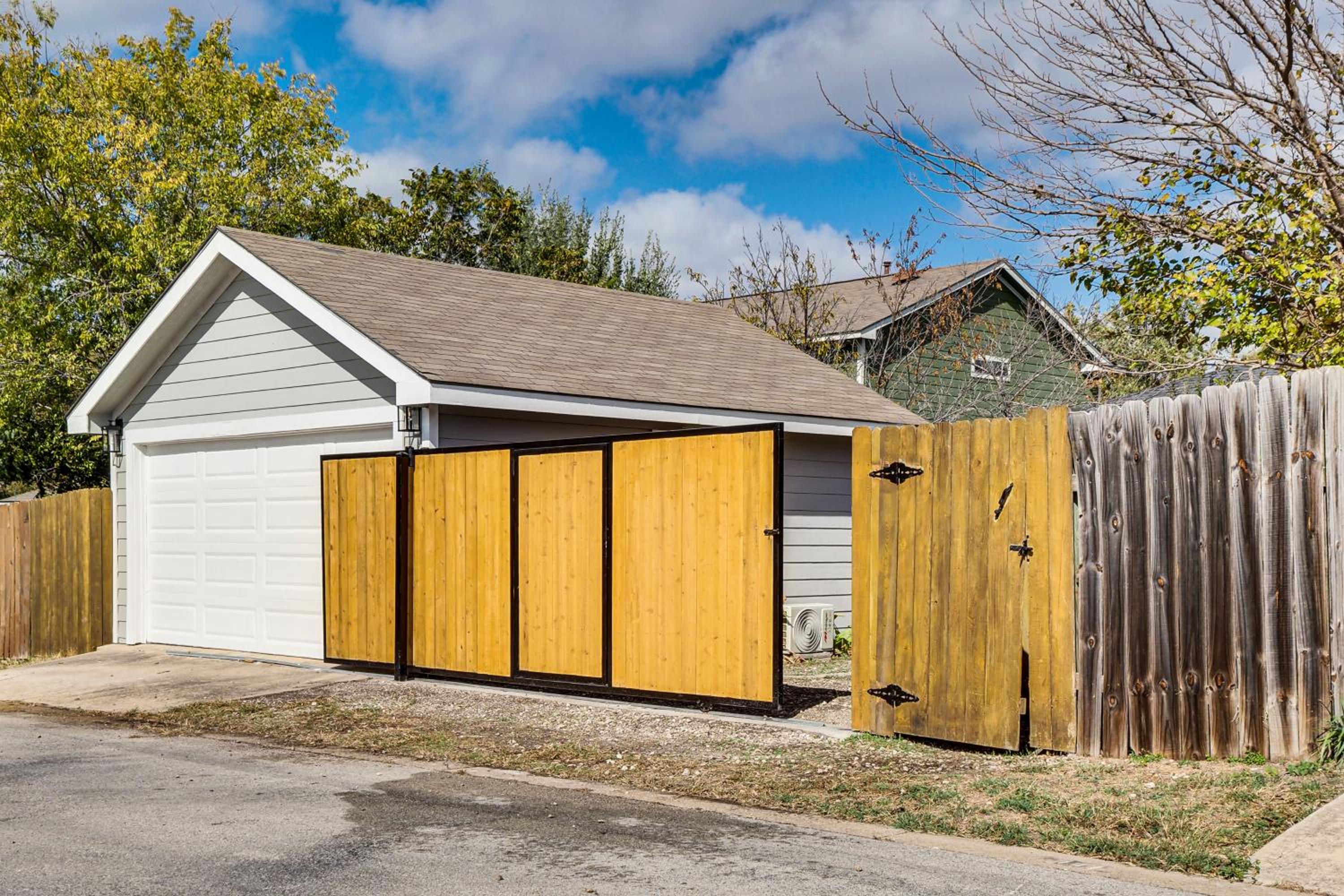 Walk to Park Dog-Friendly Retreat in Pflugerville