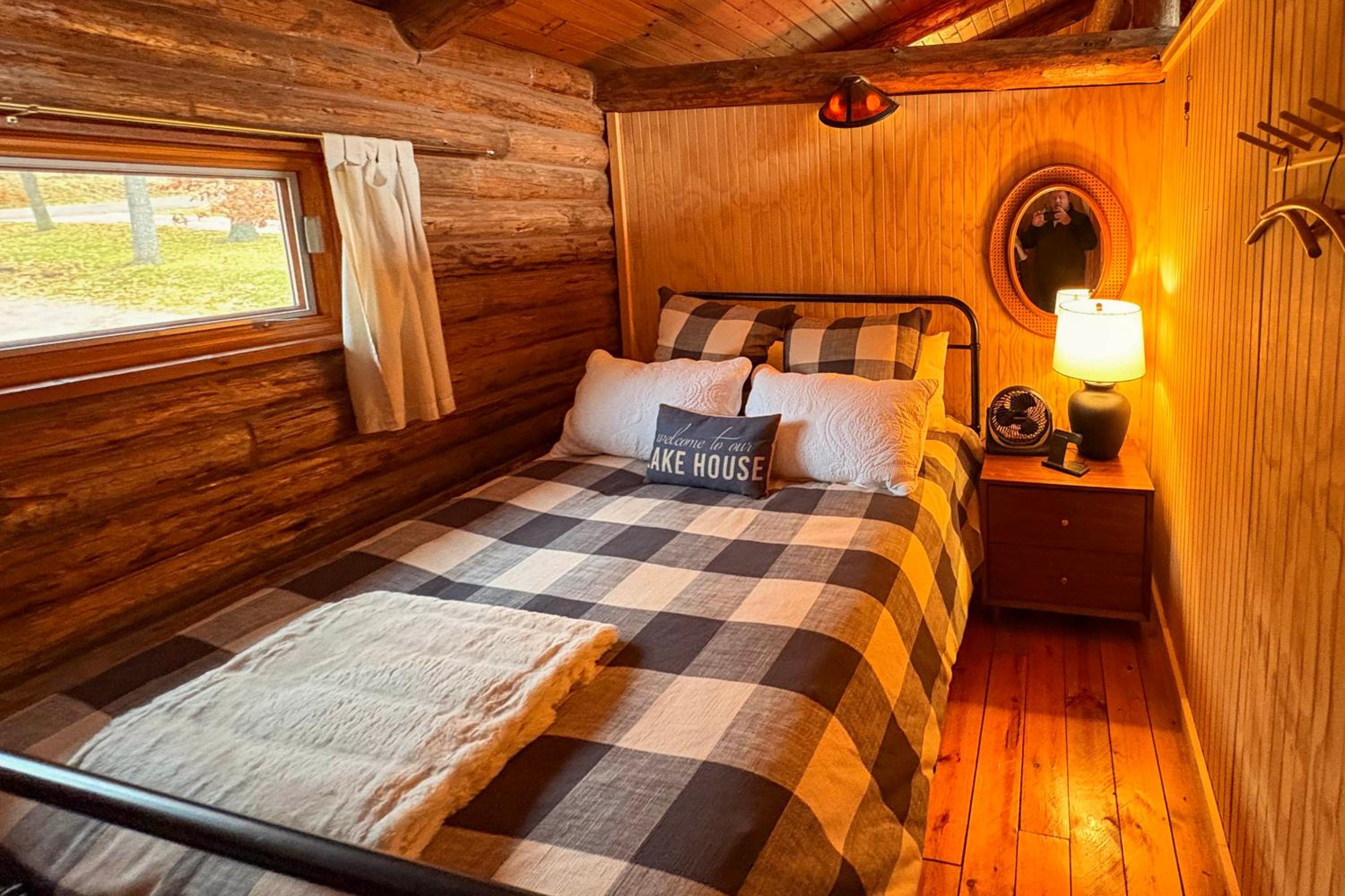 Private Beach! Lakefront Cabin in Panora