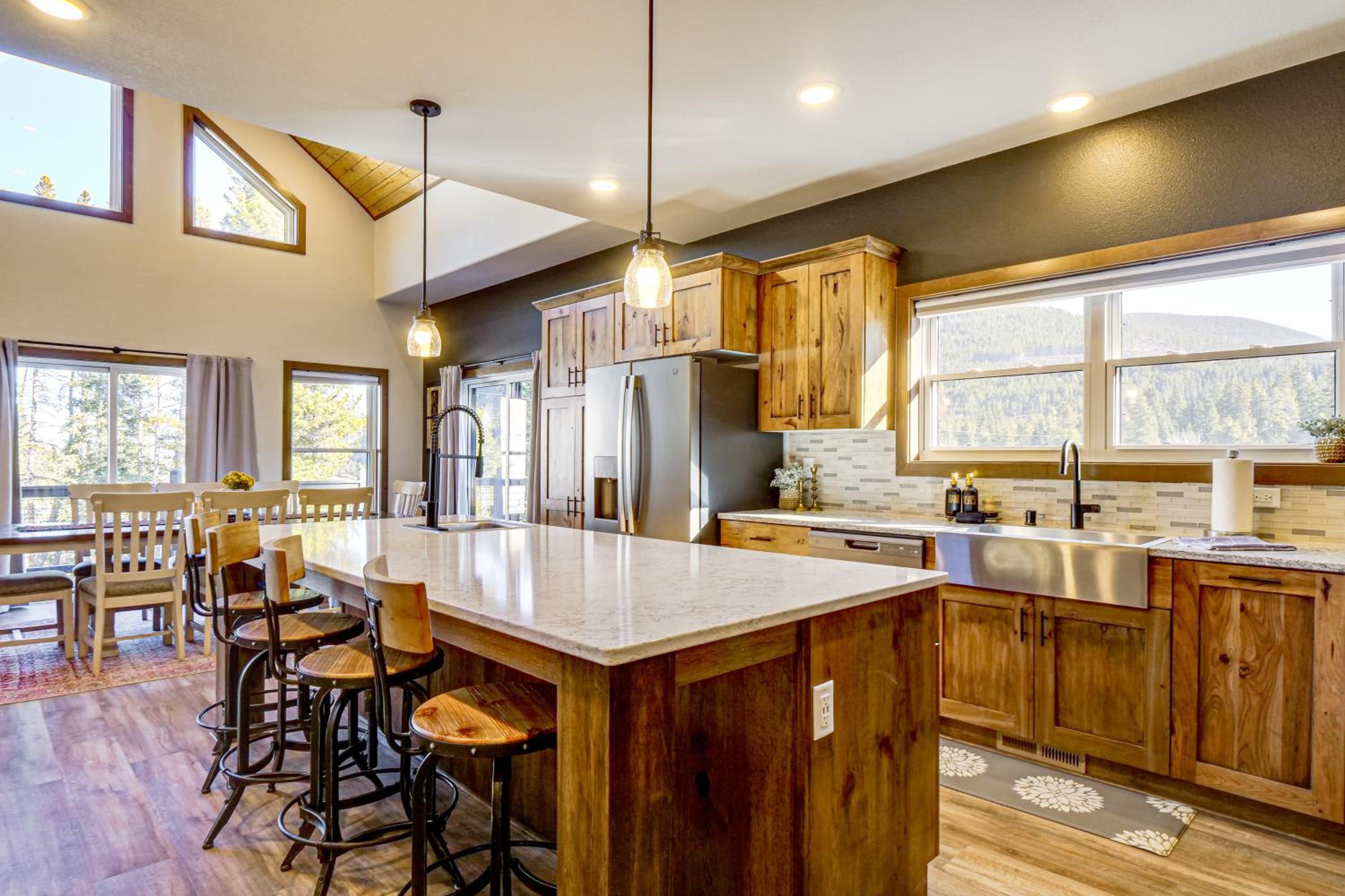 Hot Tub and Game Room! Luxury Blue River Retreat