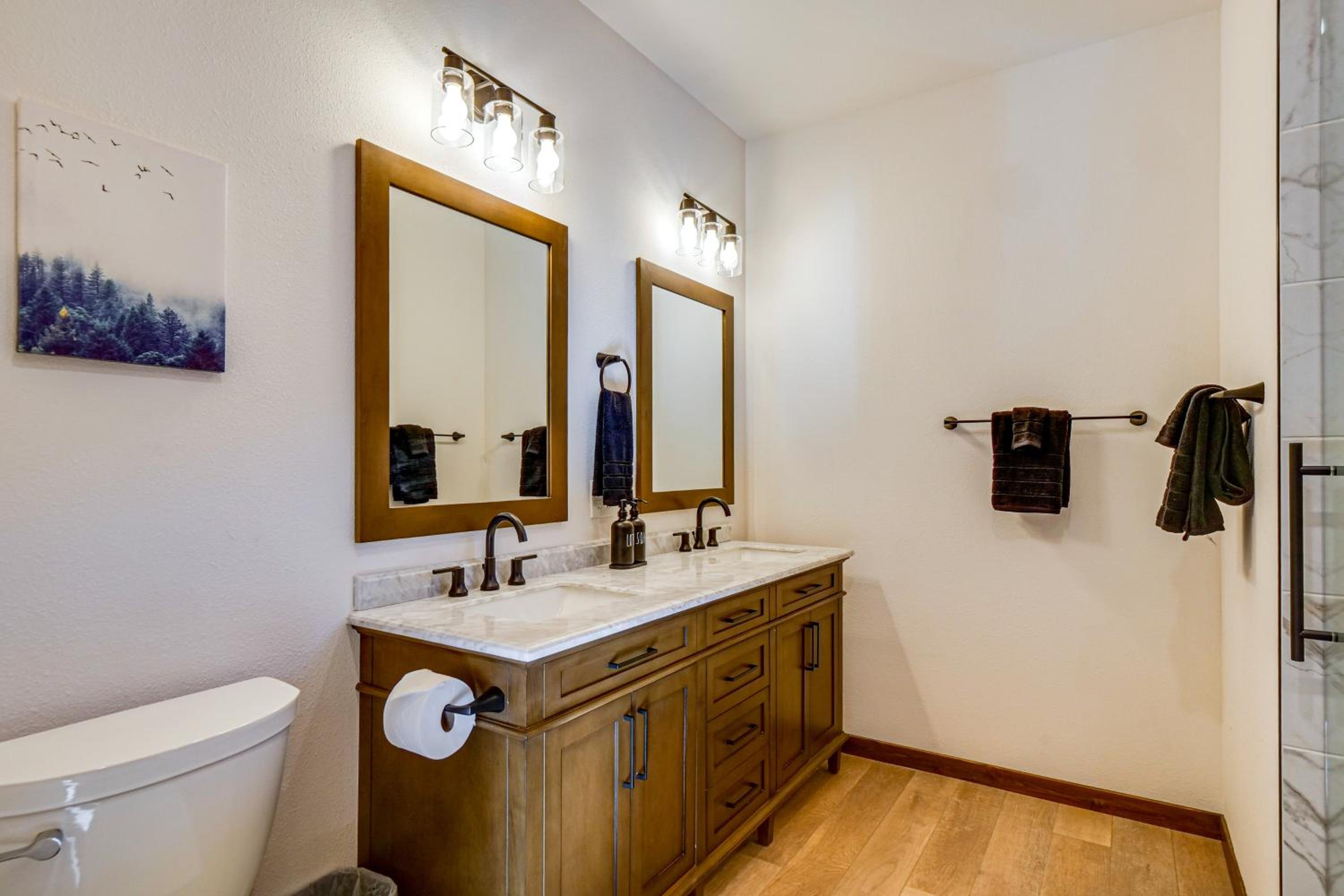 Hot Tub and Game Room! Luxury Blue River Retreat