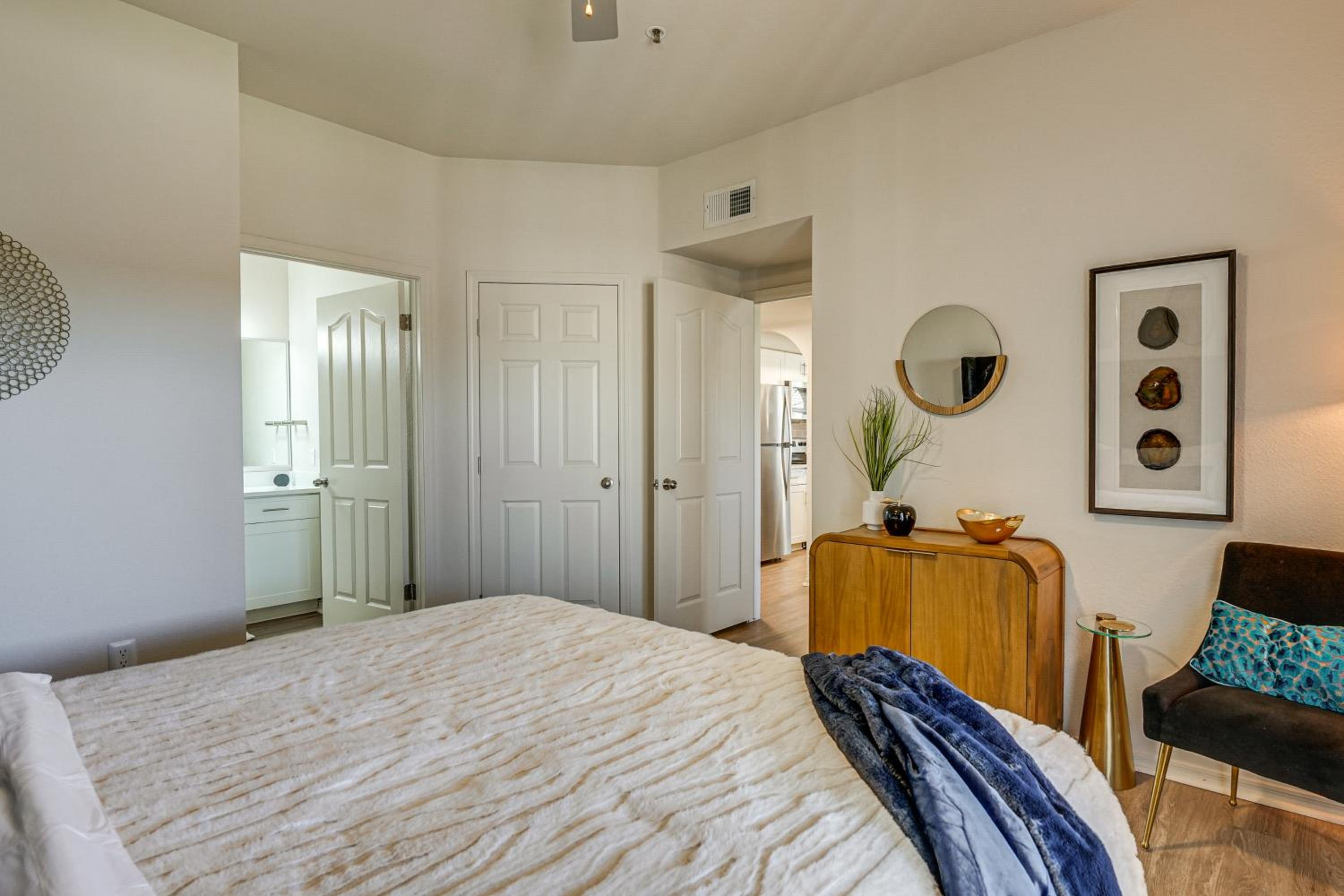 Patio and Community Perks Stylish Scottsdale Escape